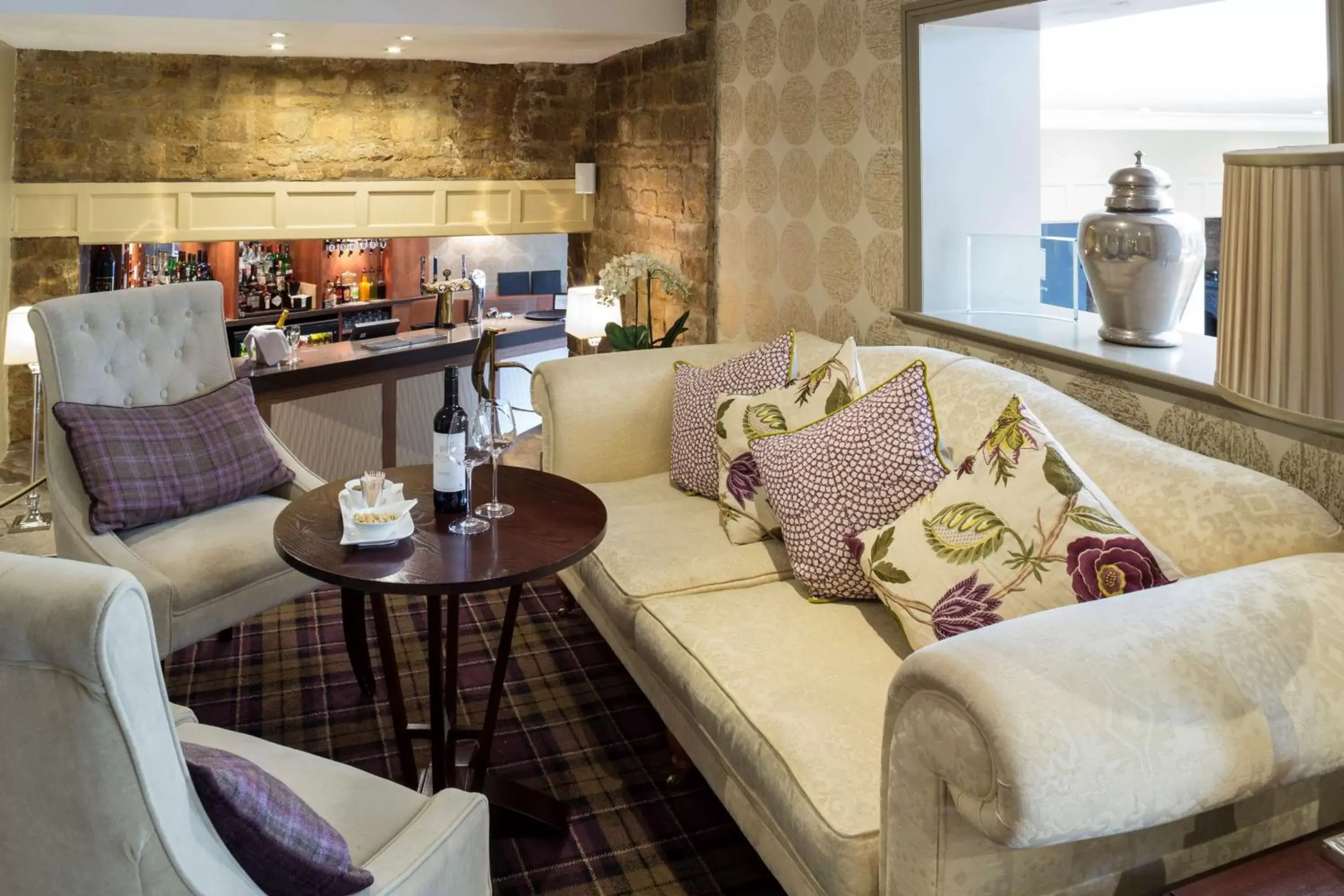 Lounge or bar, Seating Area in Banbury Wroxton House Hotel