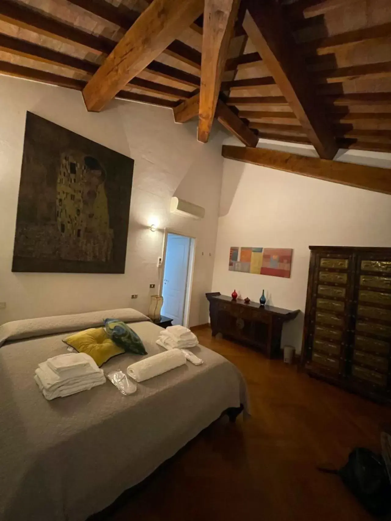 Photo of the whole room, Bed in Villa Matildis