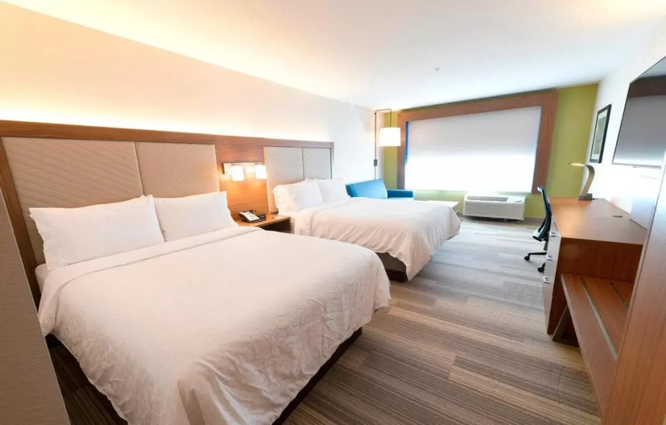 Bed in Holiday Inn Express & Suites - Kokomo South by IHG Bed in Holiday Inn Express & Suites - Kokomo South by IHG