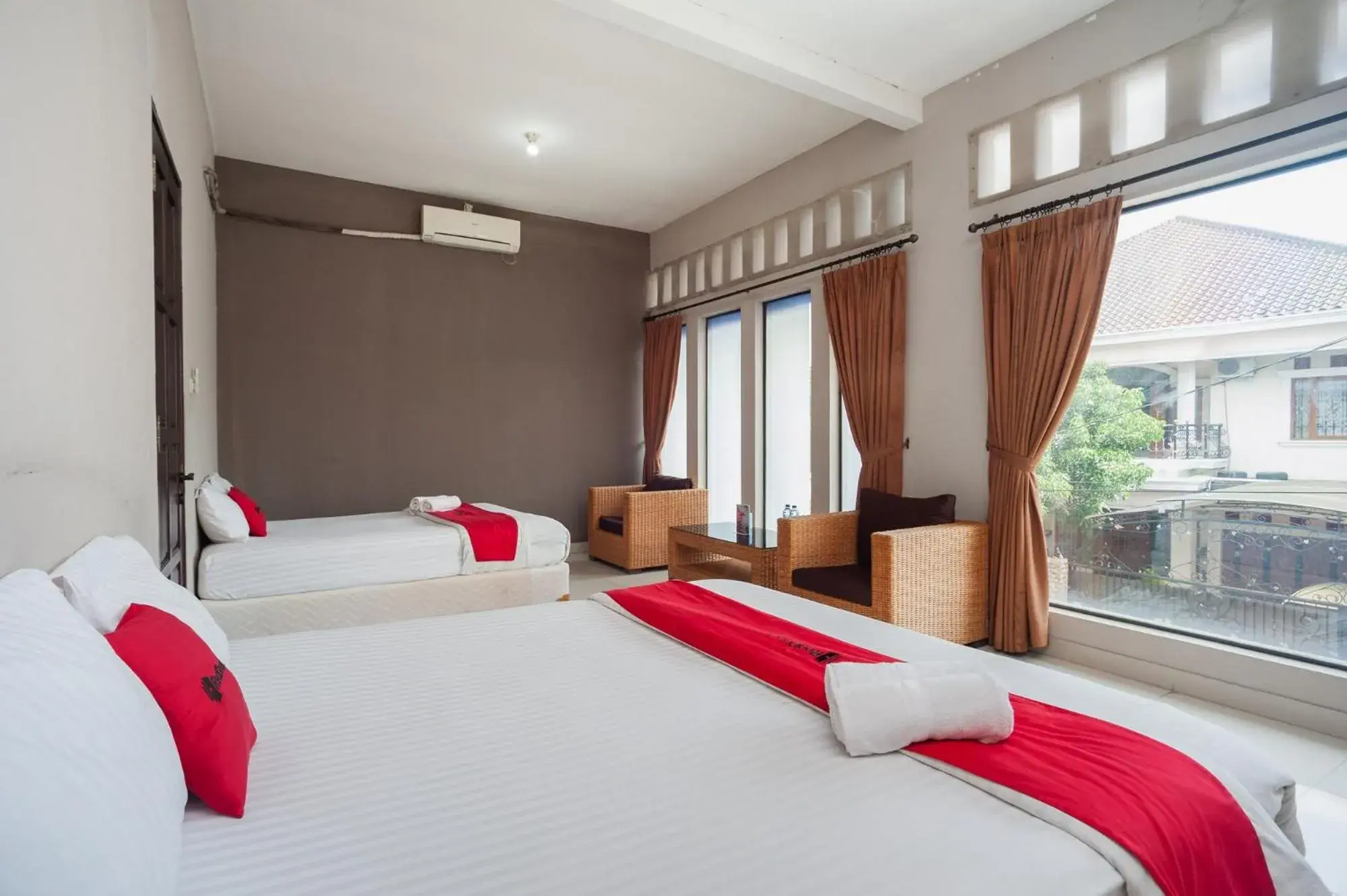 Bed in RedDoorz Syariah near Taman Air Mancur Bogor