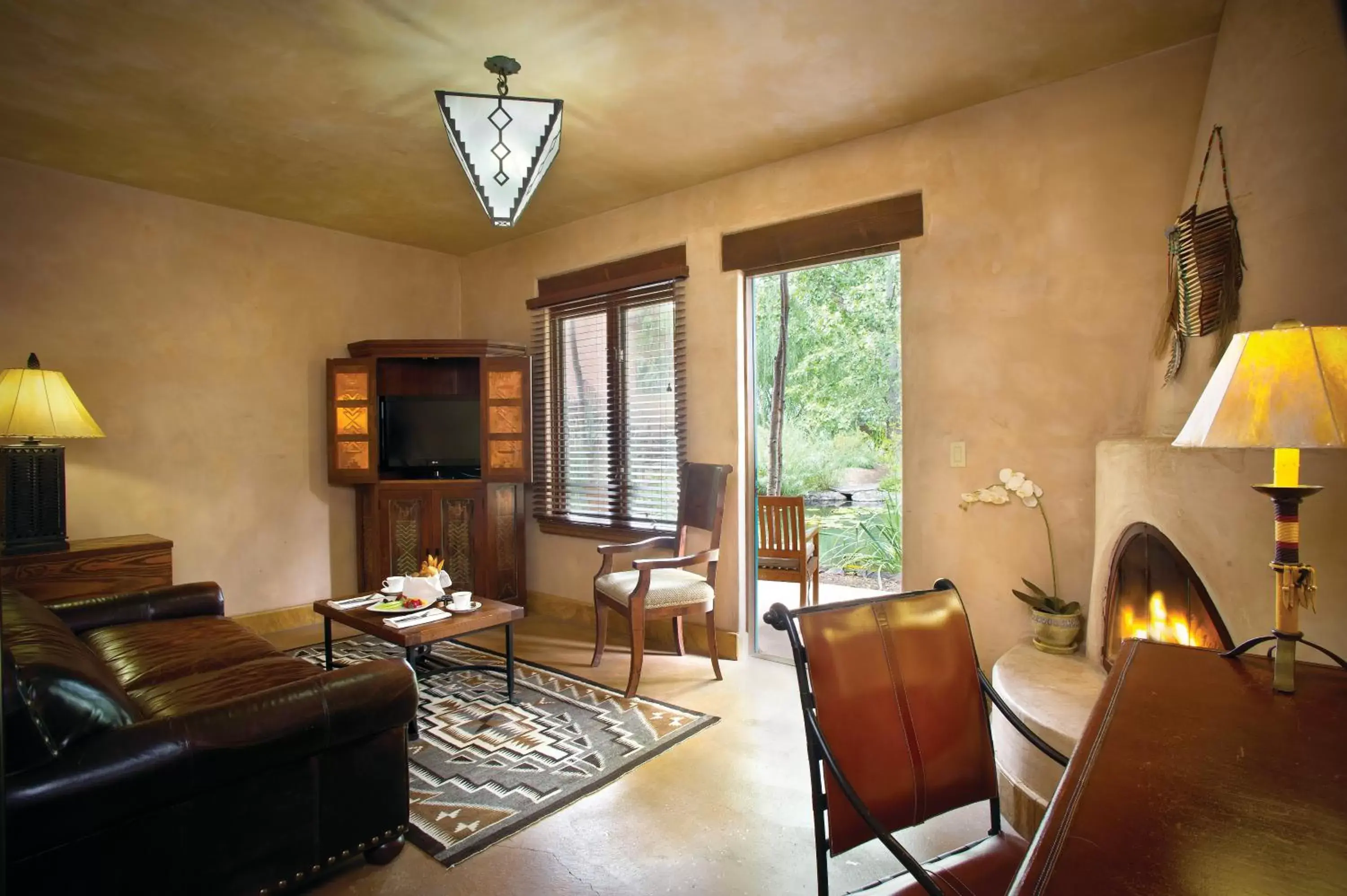 Living room, Seating Area in El Monte Sagrado Resort & Spa