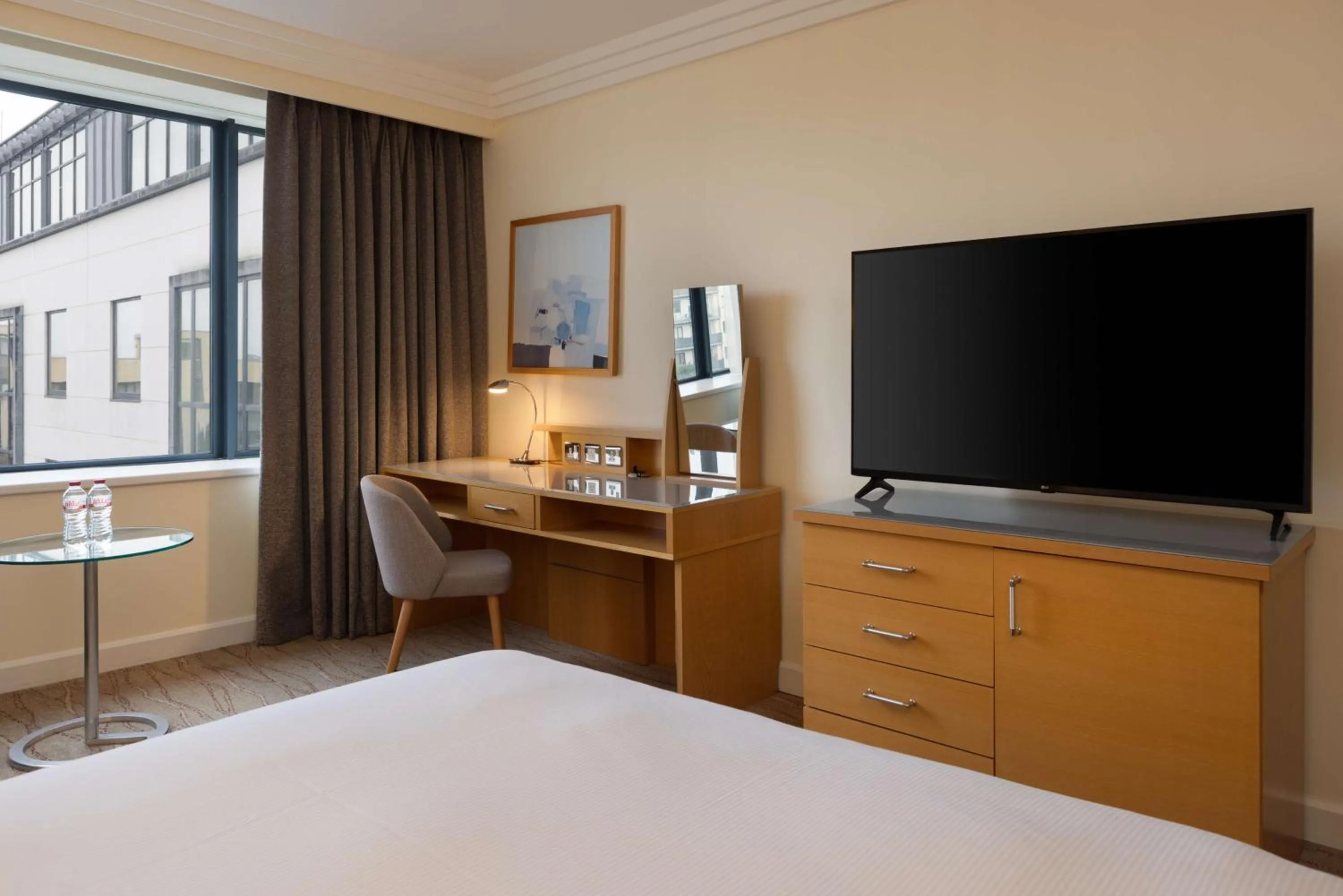 Bedroom, Bed in Hilton Dublin Airport