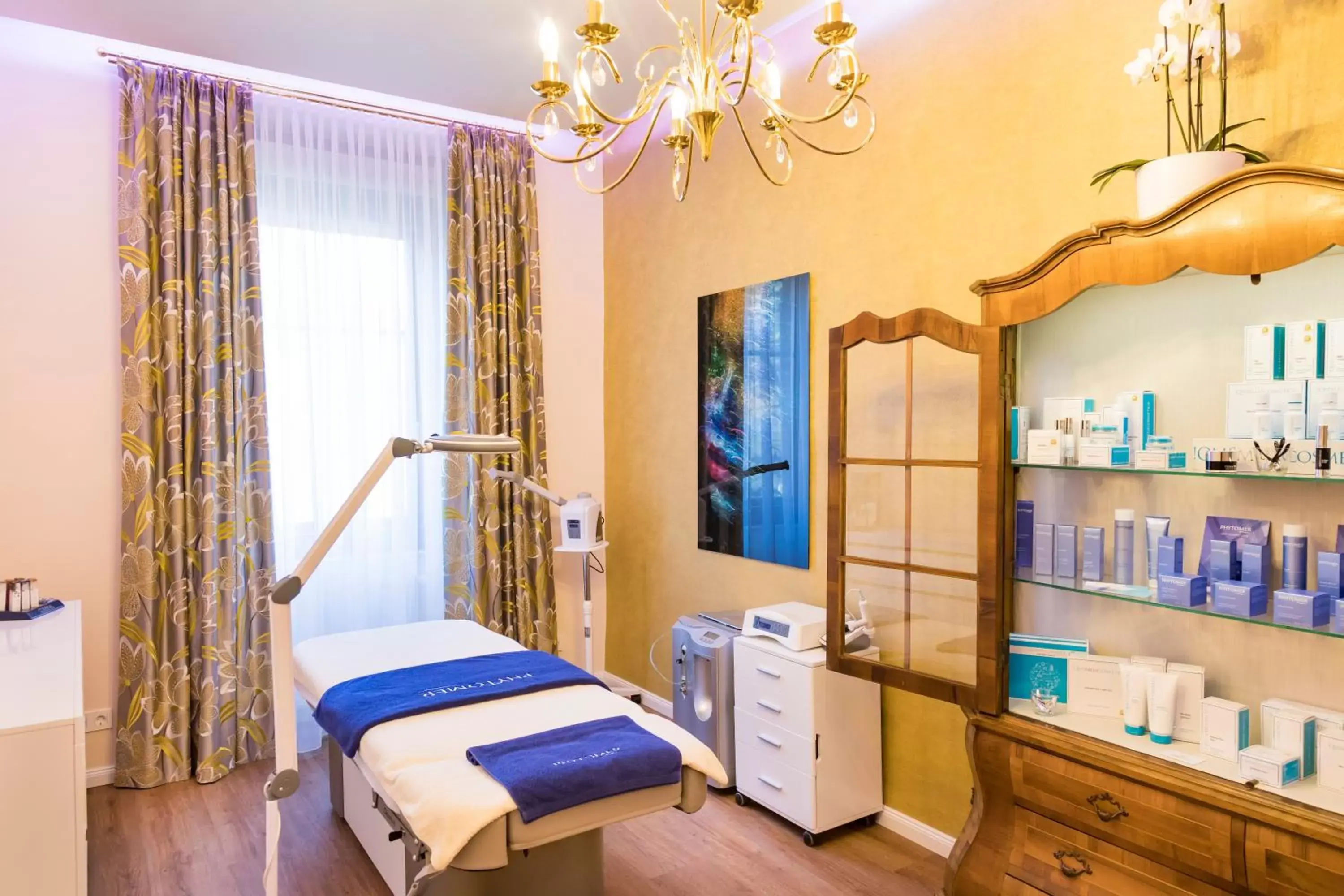 Massage, Bed in Parkhotel Graz - Traditional Luxury