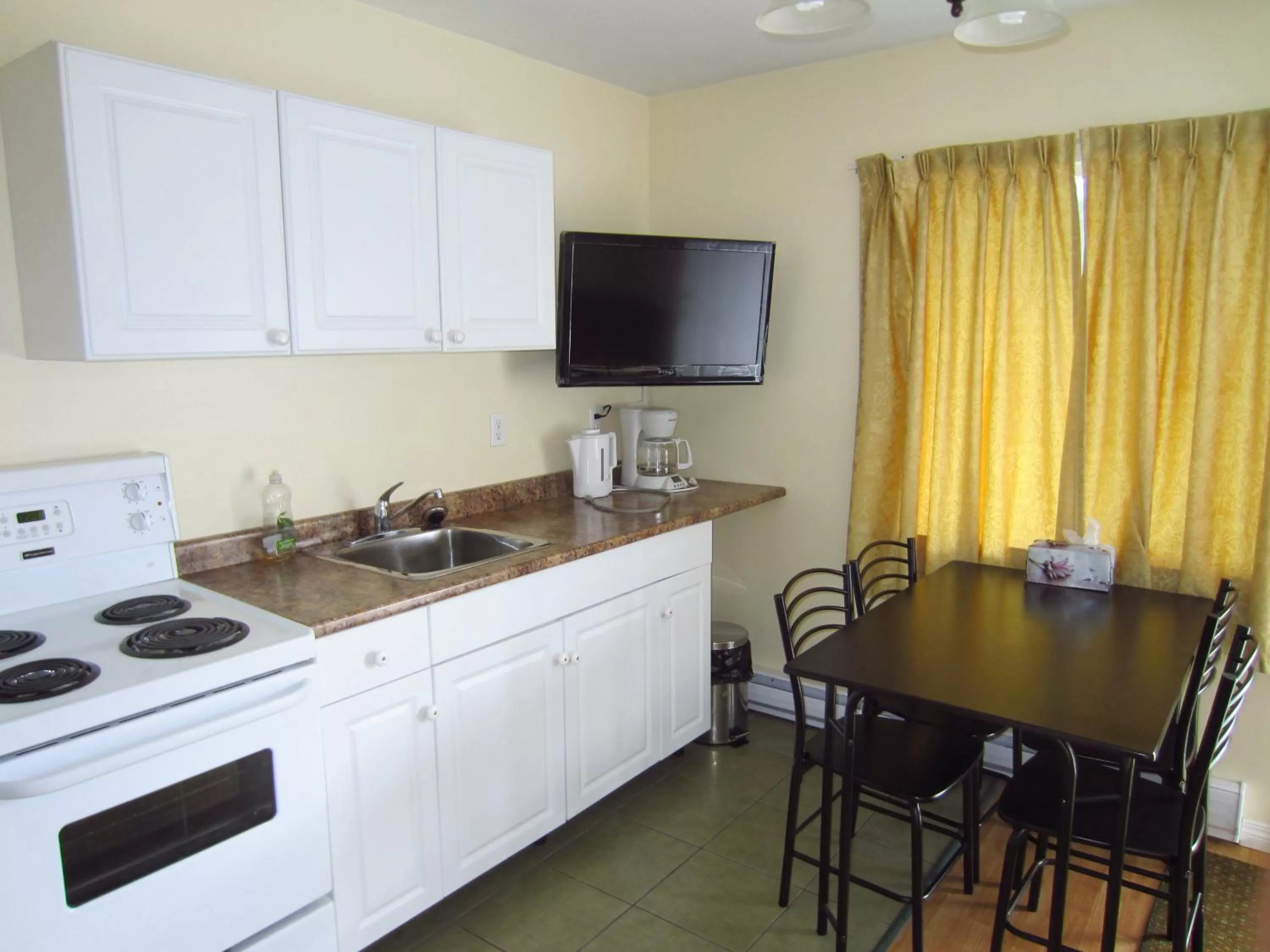 Kitchen or kitchenette, Kitchen/Kitchenette in Black Sea Motel