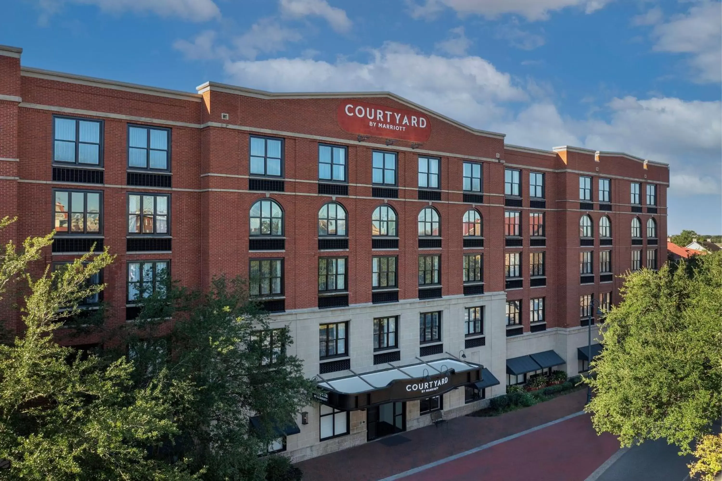 Property Building in Courtyard by Marriott Savannah Downtown - Historic District
