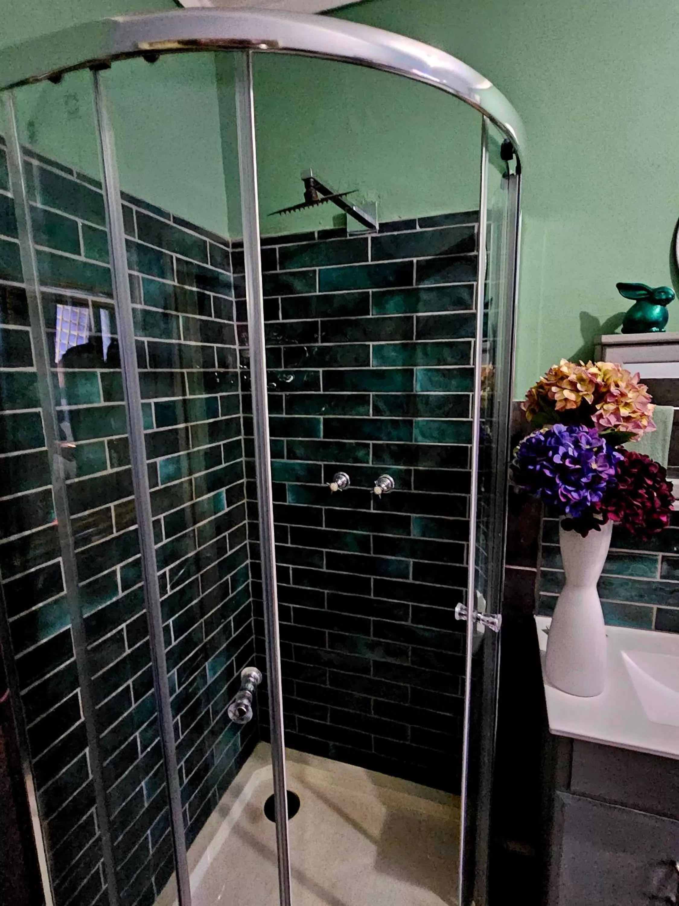 Shower, Bathroom in 51on Church