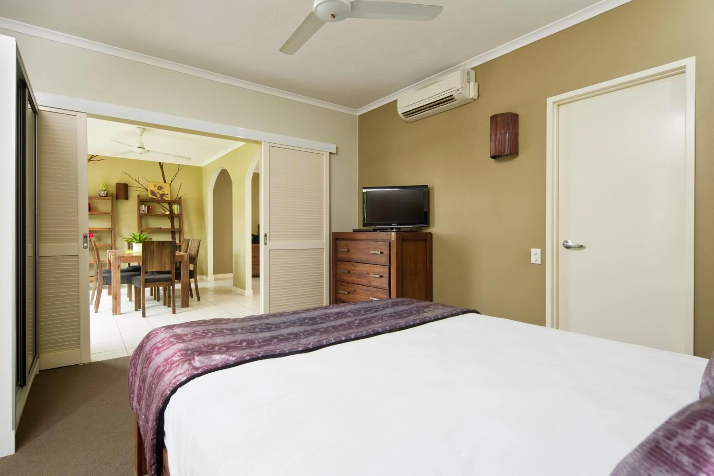 Bed in Mango Lagoon Resort & Wellness Spa