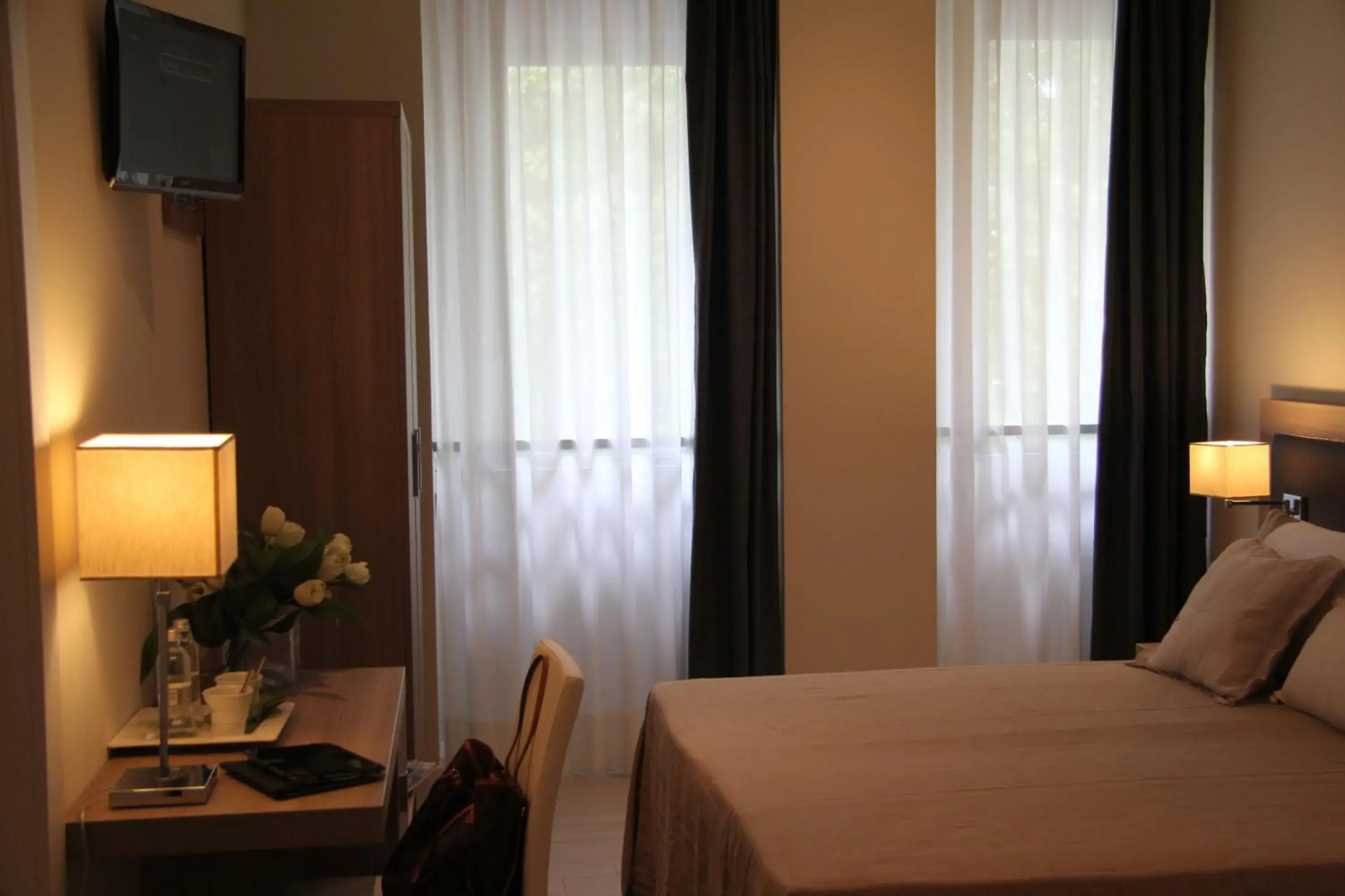 TV and multimedia, Bed in Hotel Zara Milano