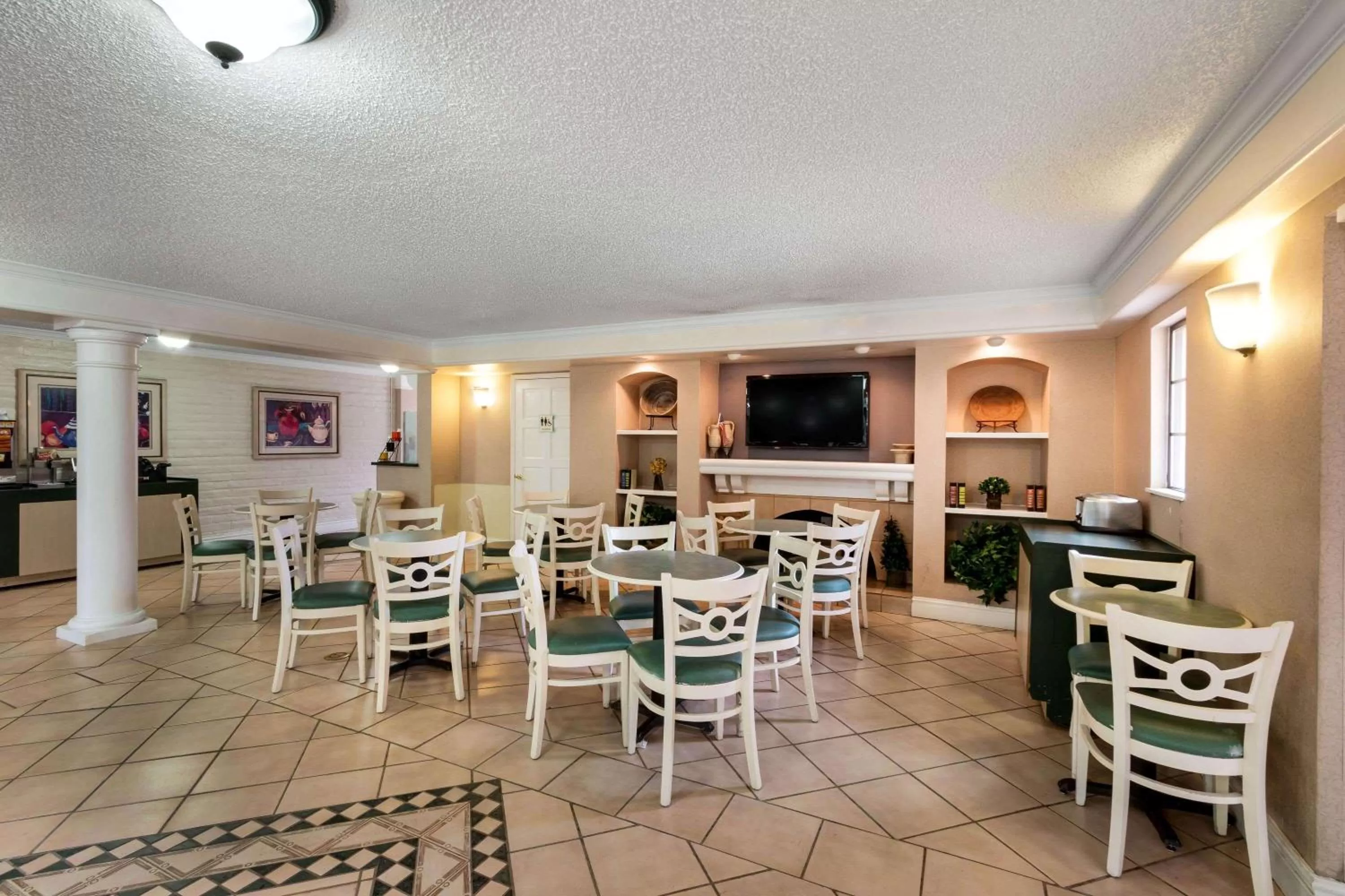 Restaurant/places to eat in La Quinta Inn by Wyndham Albuquerque Northeast