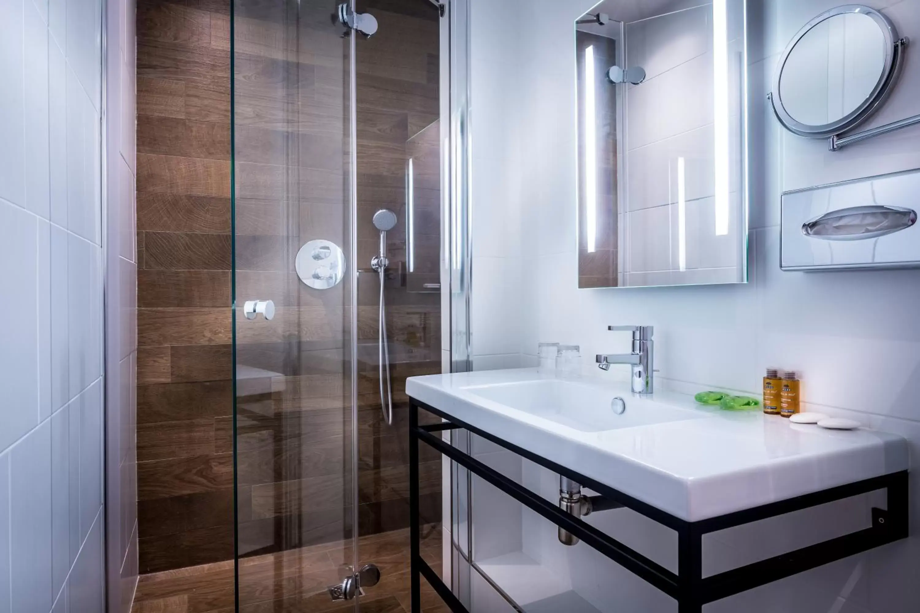 Shower, Bathroom in Hotel Marais Grands Boulevards