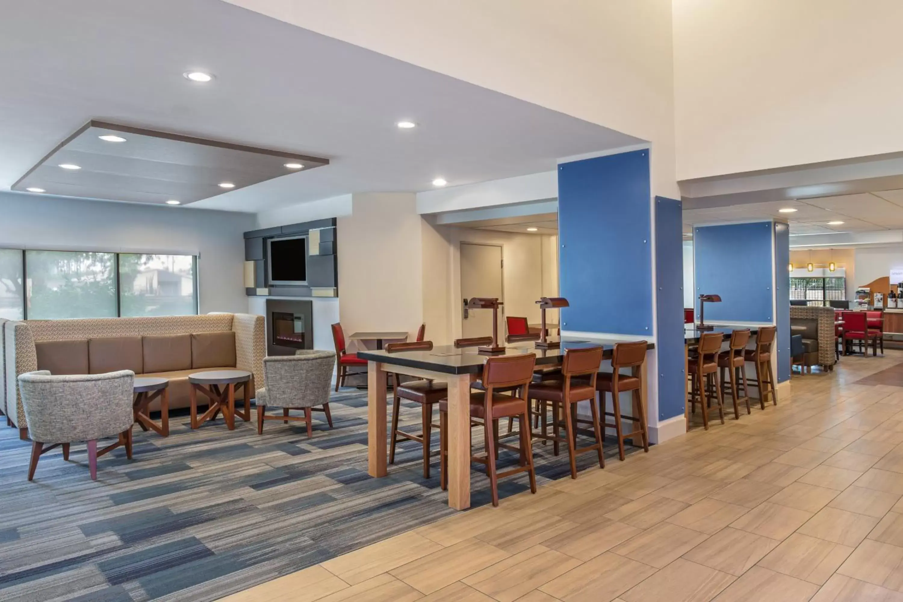 Lobby or reception, Restaurant/Places to Eat in Sleep Inn & Suites Tempe ASU Campus