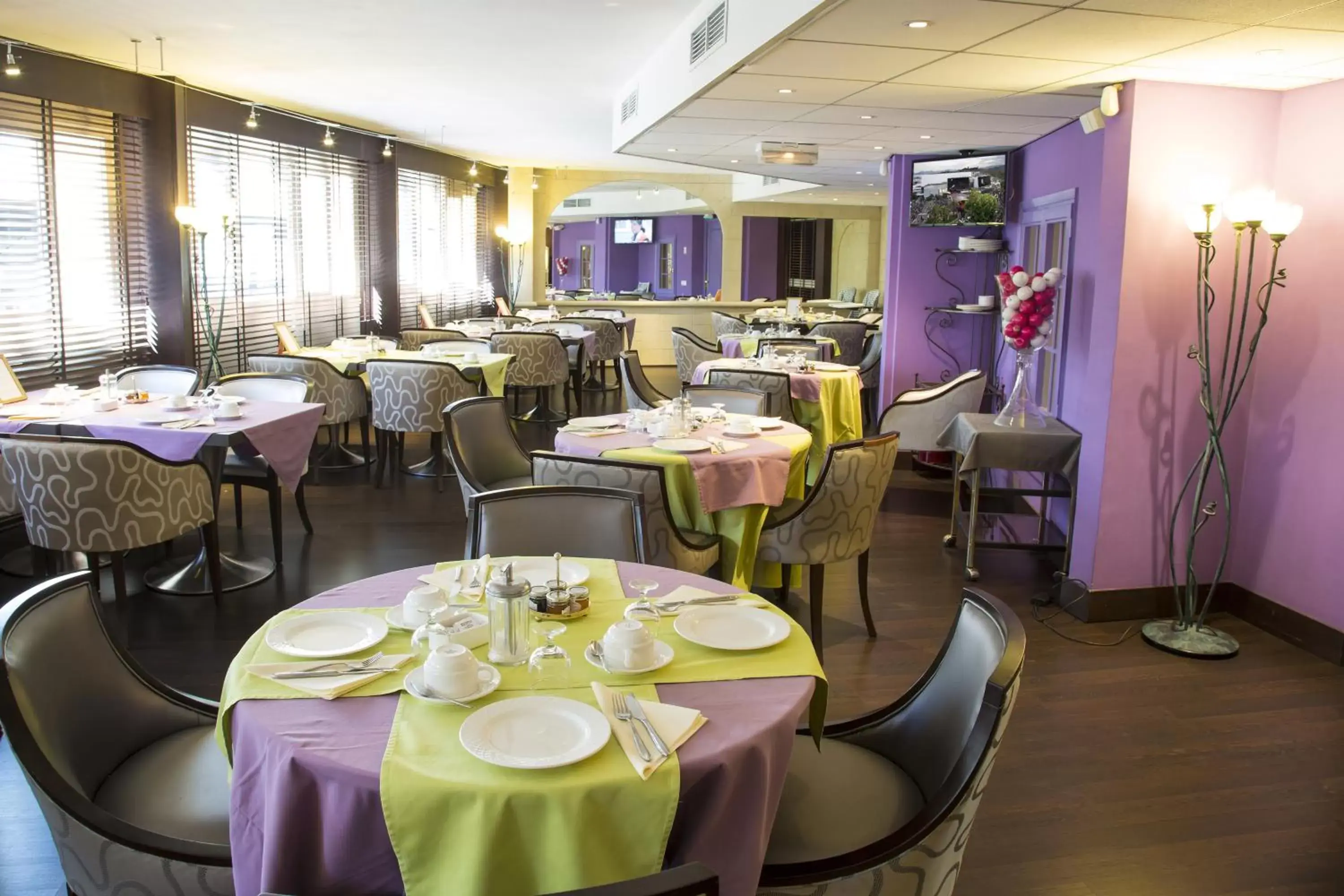 Restaurant/Places to Eat in Best Western Plus Cannes Riviera