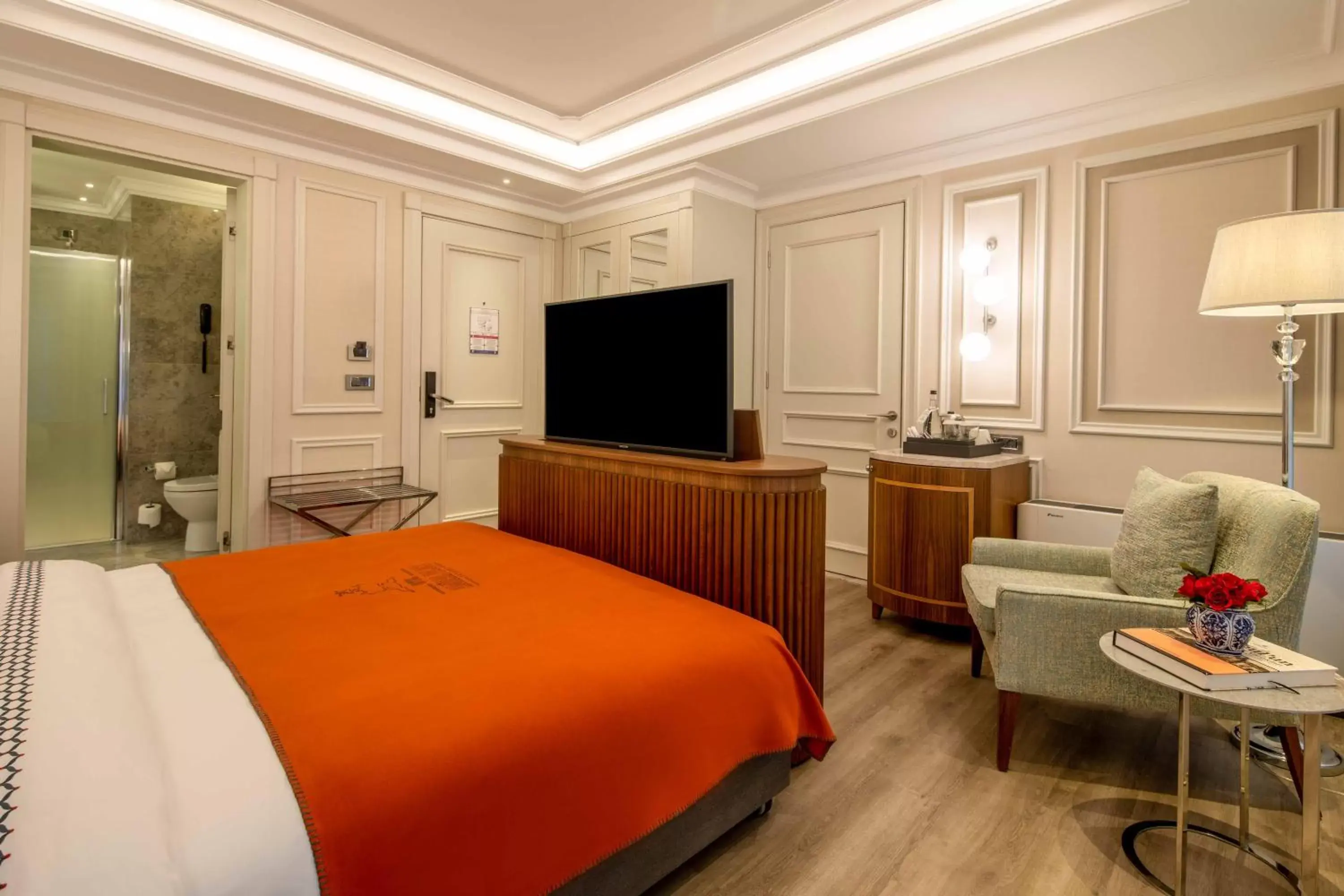 Massage, TV/Entertainment Center in Amiral Palace Hotel Boutique Class