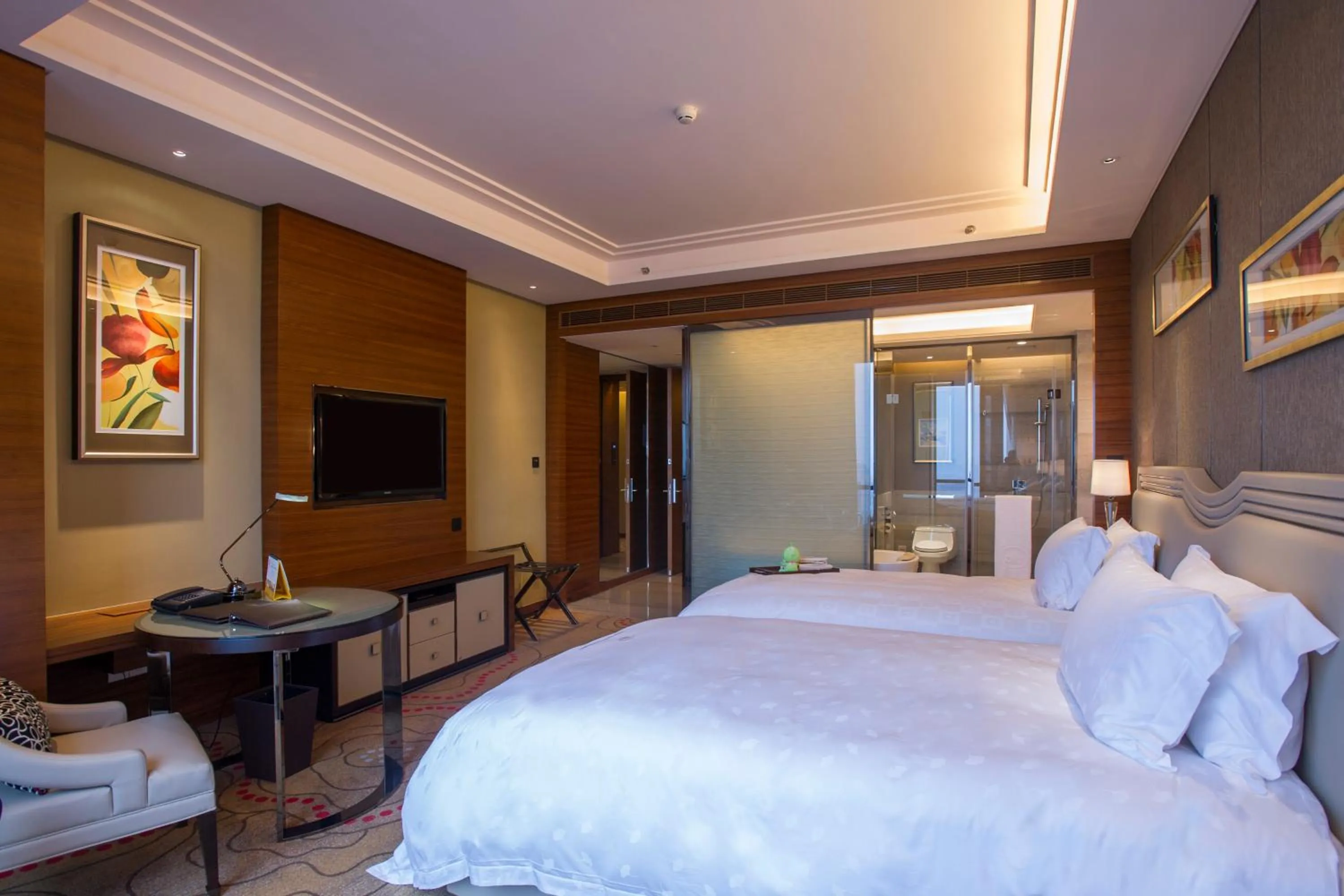 Photo of the whole room, Bed in Dongguan Kande International Hotel