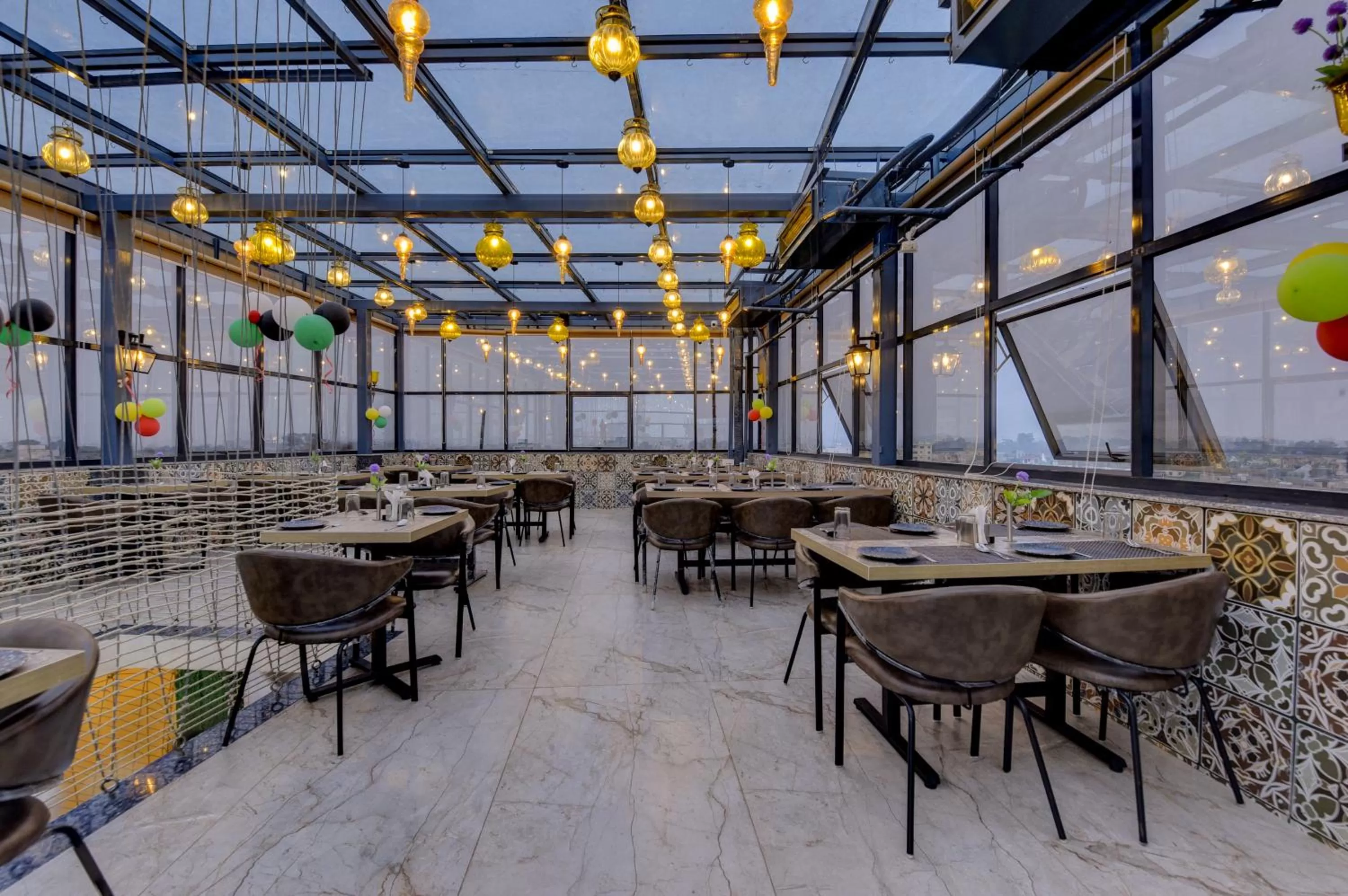 Restaurant/places to eat in Treebo Winsome Banquet And Resort