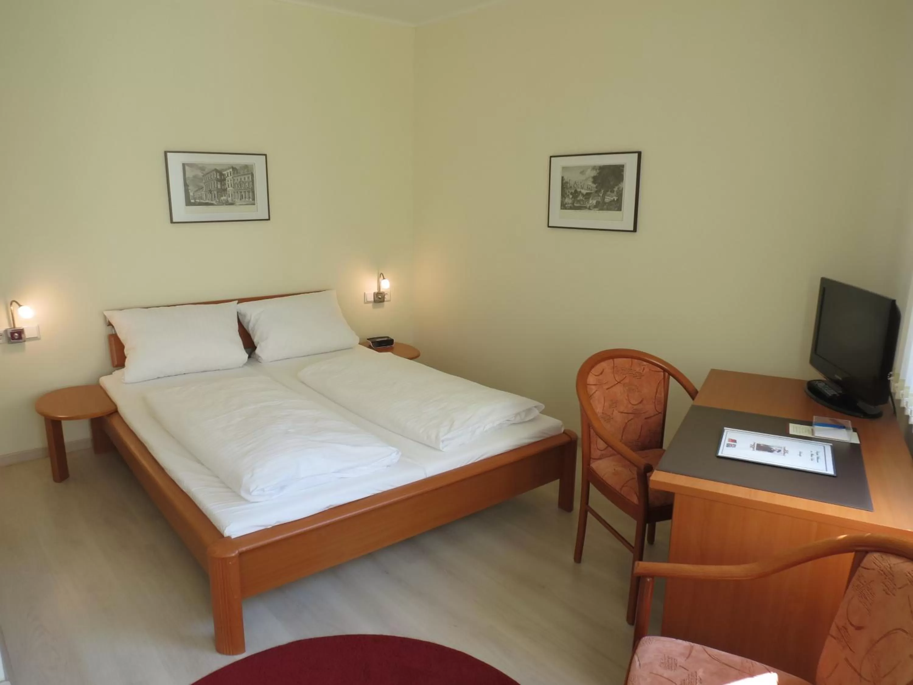 Photo of the whole room, Bed in Altstadt Hotel