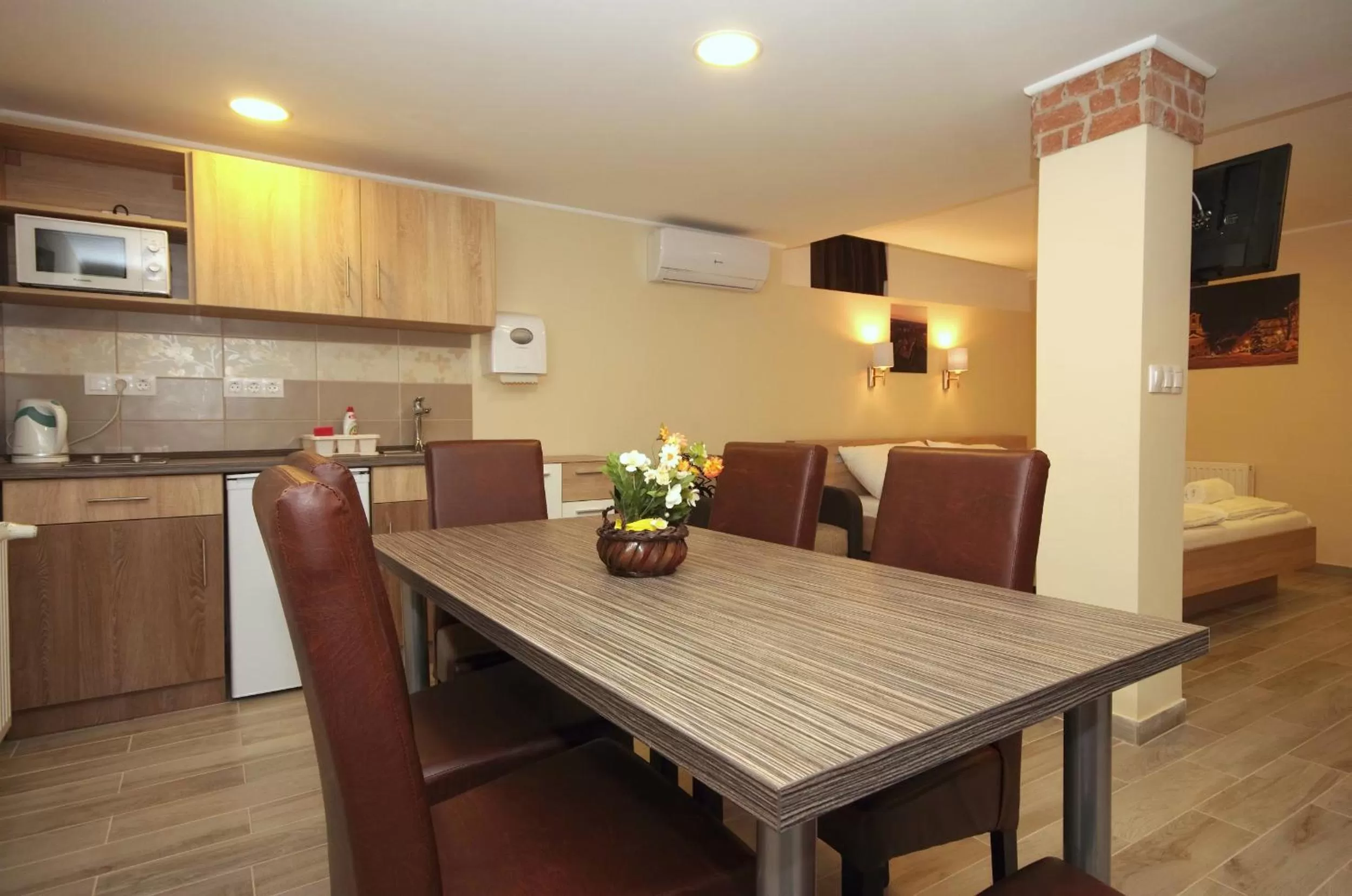 Central Panzió Gyula