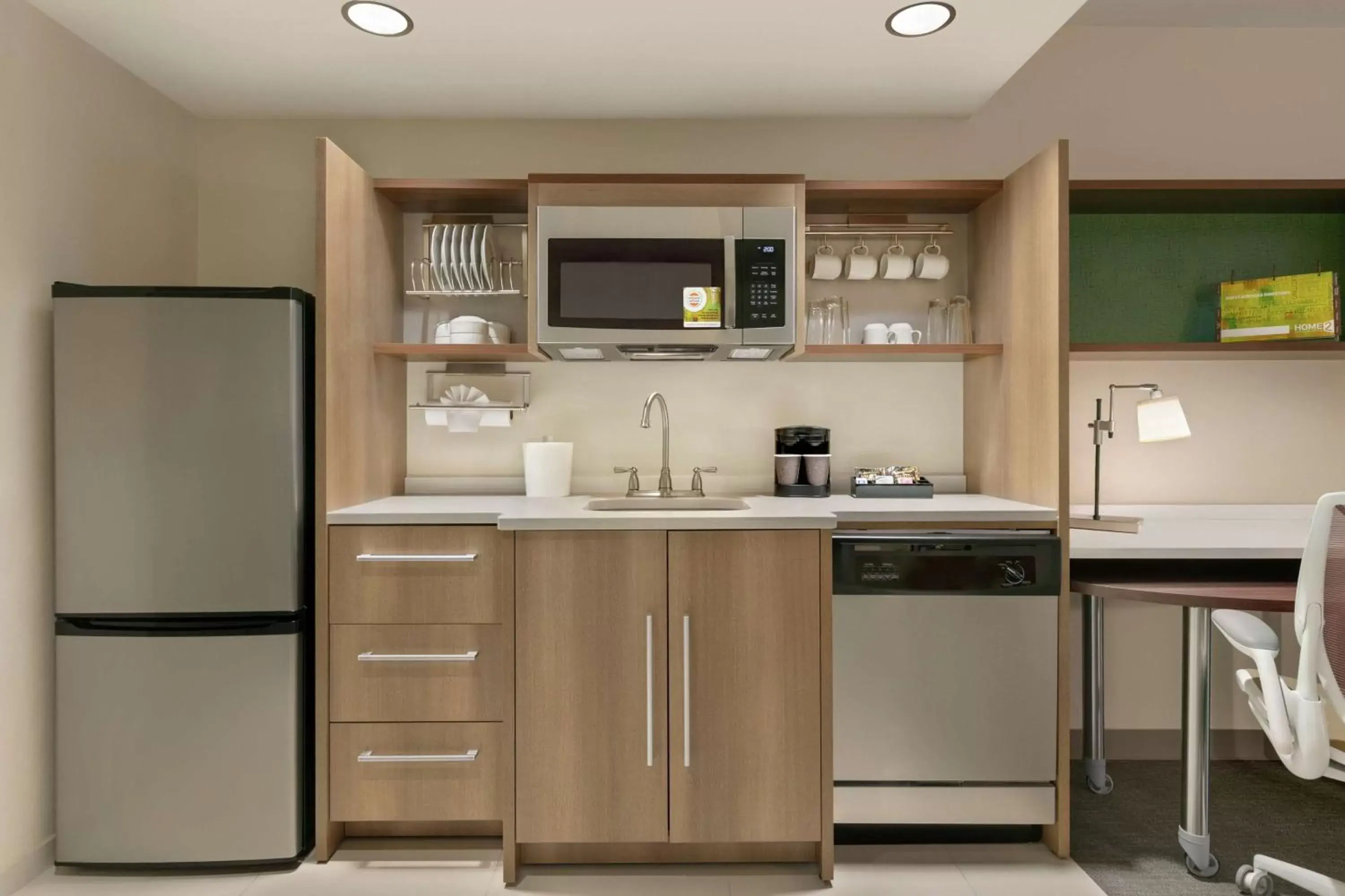 Bedroom, Kitchen/Kitchenette in Home2 Suites By Hilton Chantilly Dulles Airport