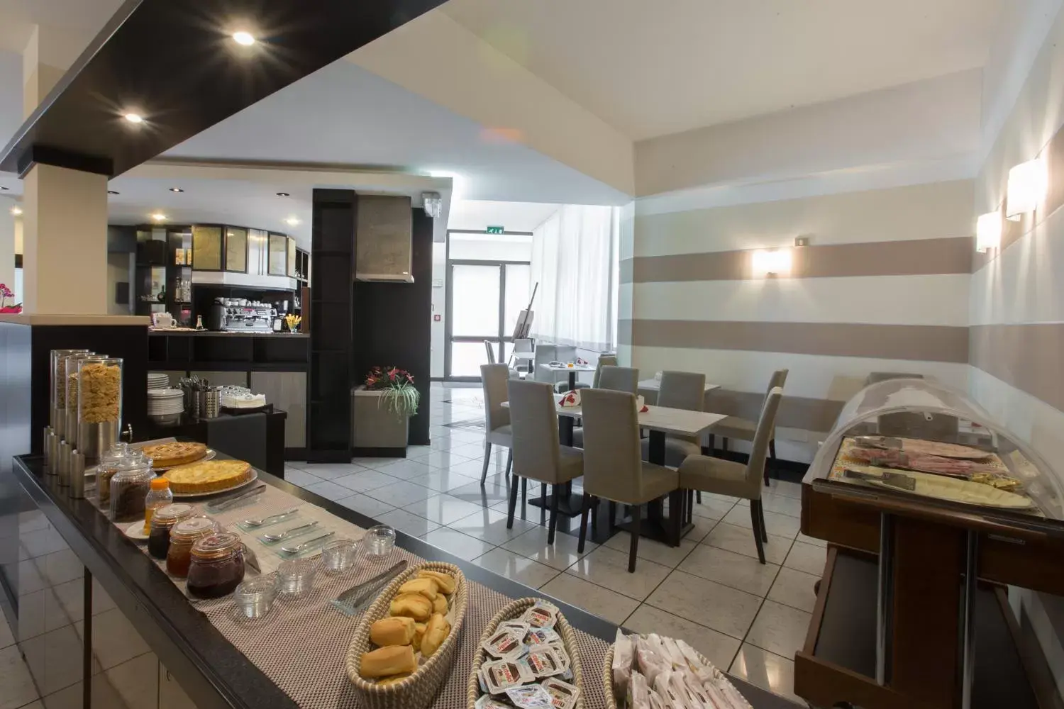 Lounge or bar, Restaurant/Places to Eat in Airport Hotel Malpensa