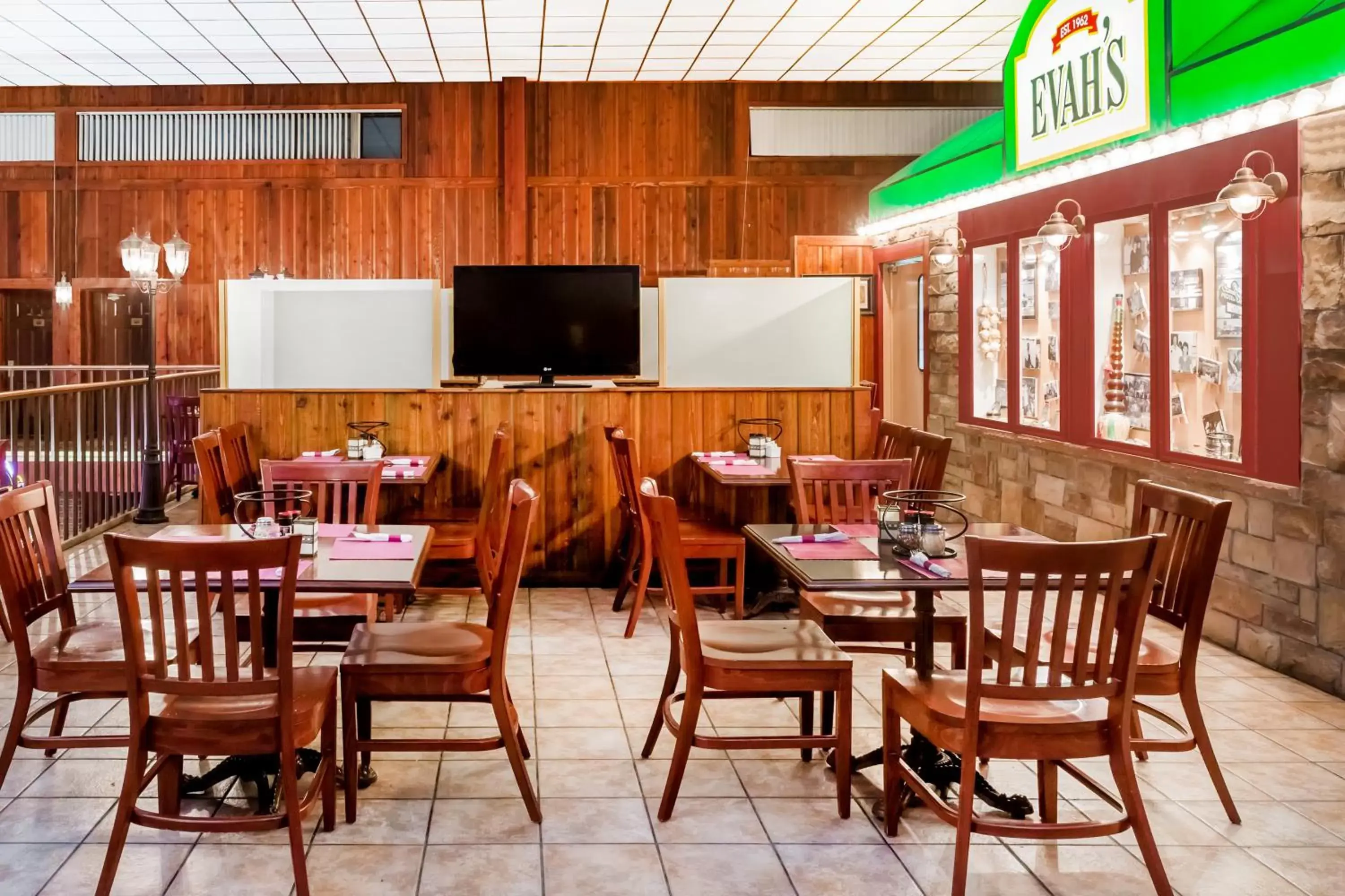 Restaurant/places to eat in Ramada by Wyndham Ely Restaurant/places to eat in Ramada by Wyndham Ely