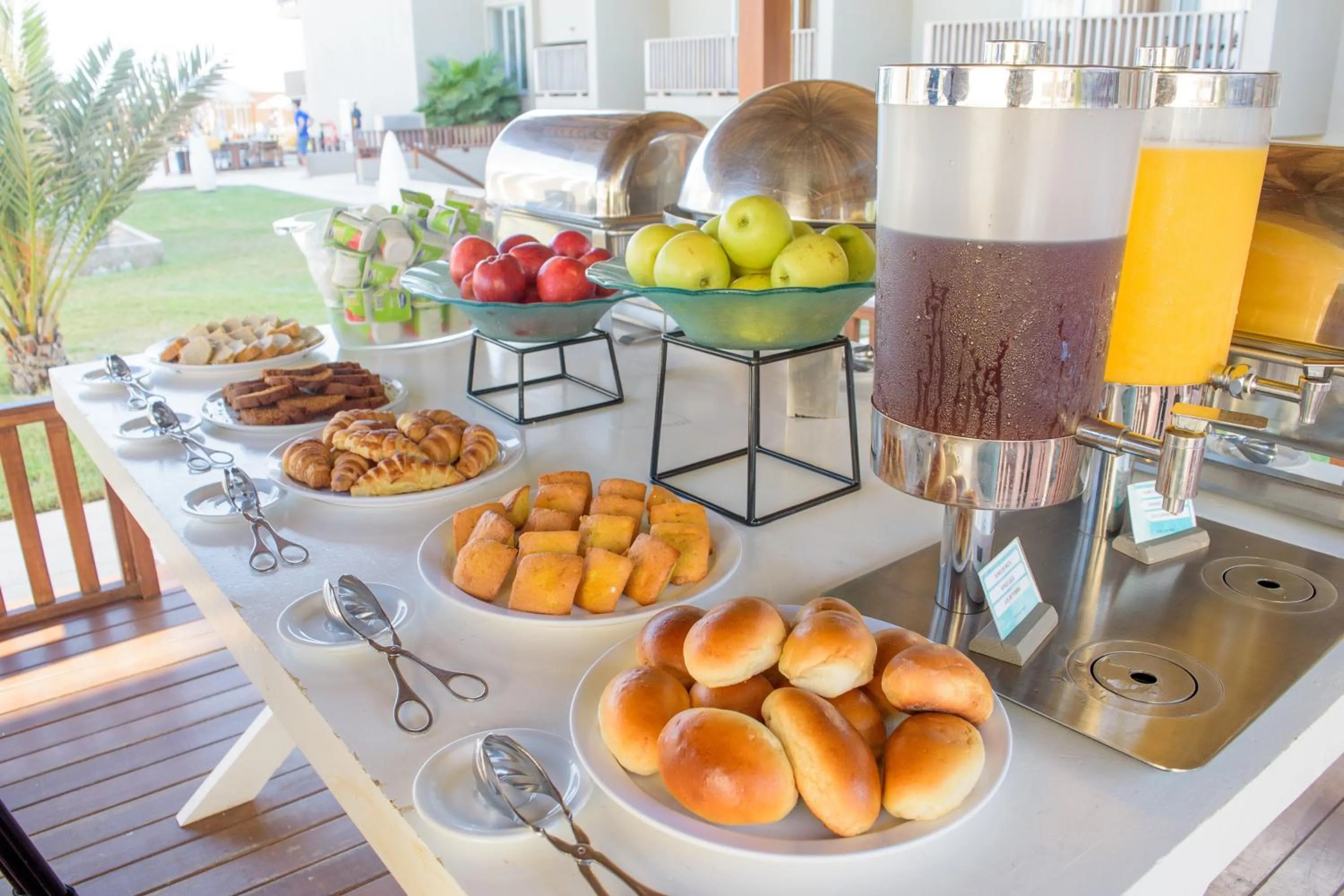 Food and drinks in Oasis Salinas Sea