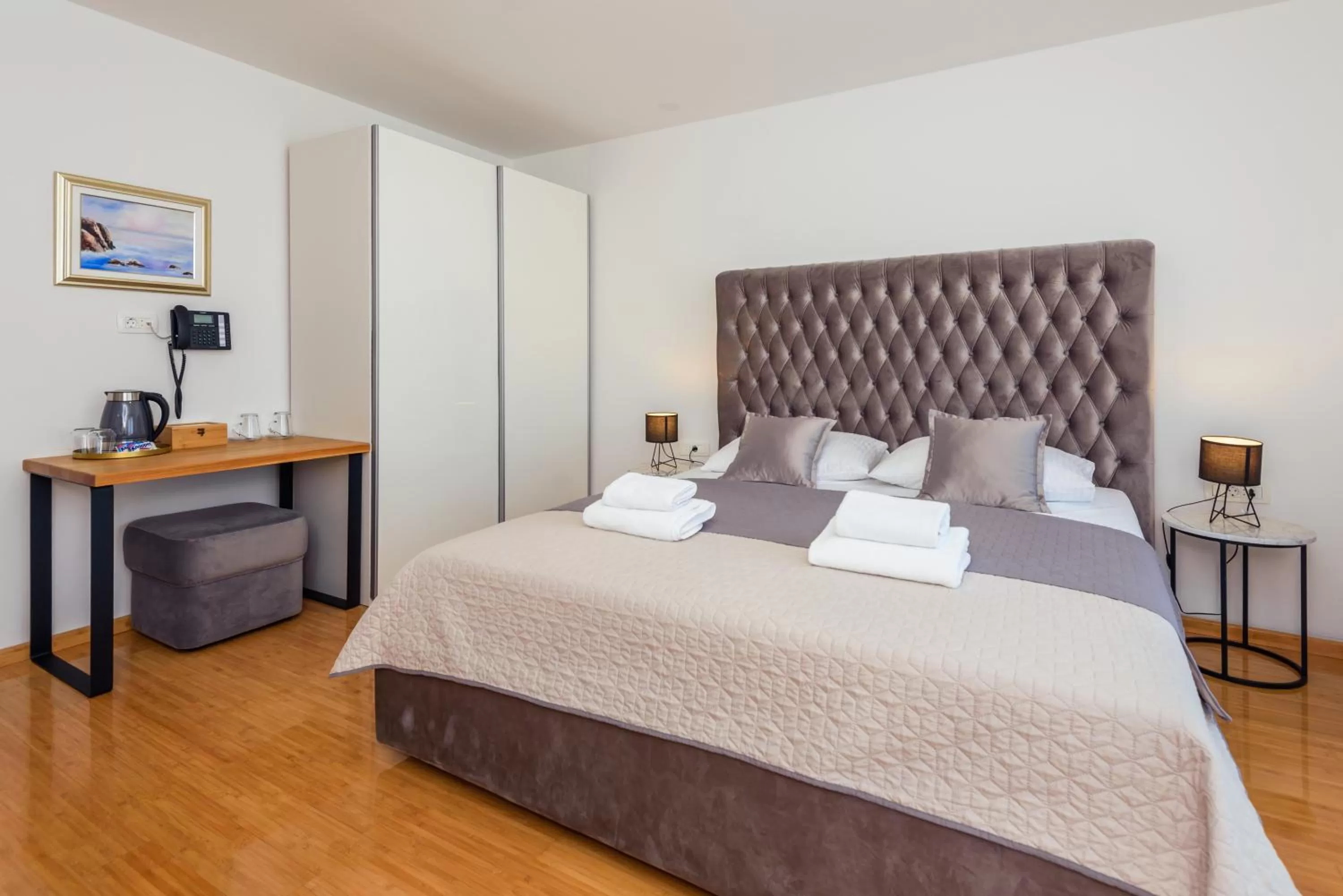 Photo of the whole room, Bed in Boutique rooms Kican