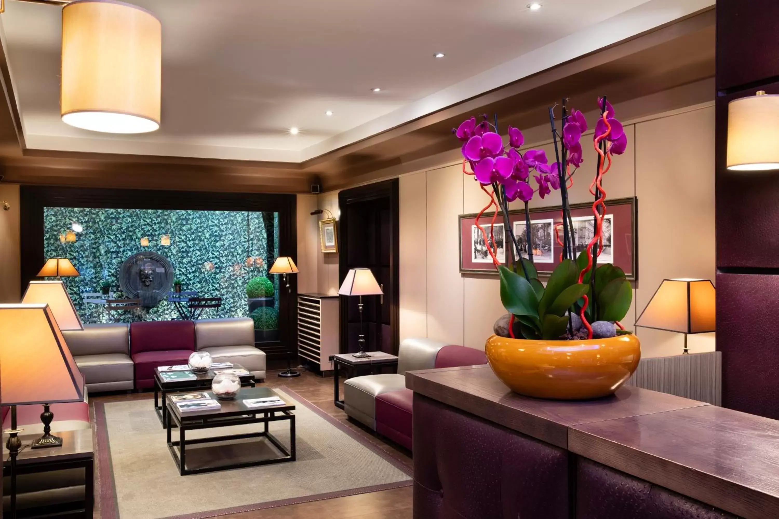Living room, Lobby/Reception in Elysées Hôtel
