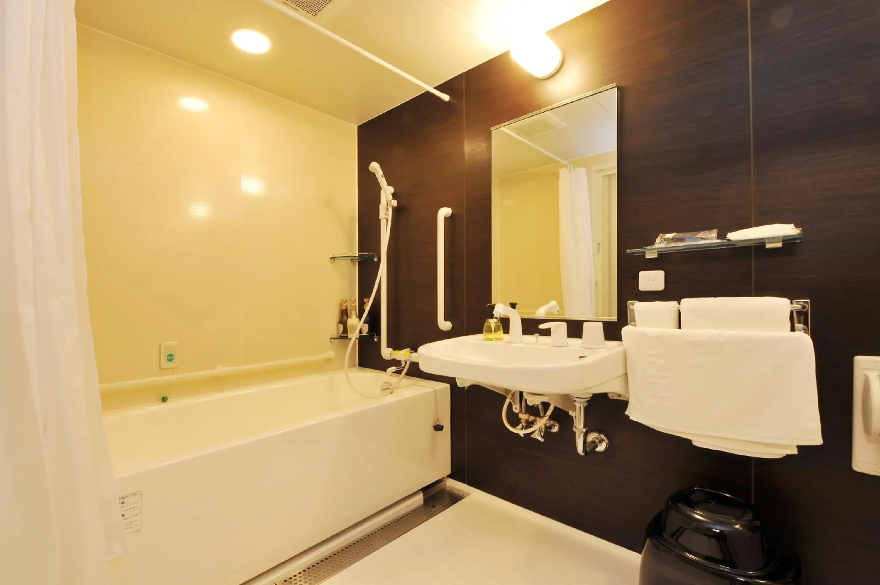 Photo of the whole room, Bathroom in Sanco Inn Grande Tokyo Hamamatsucho