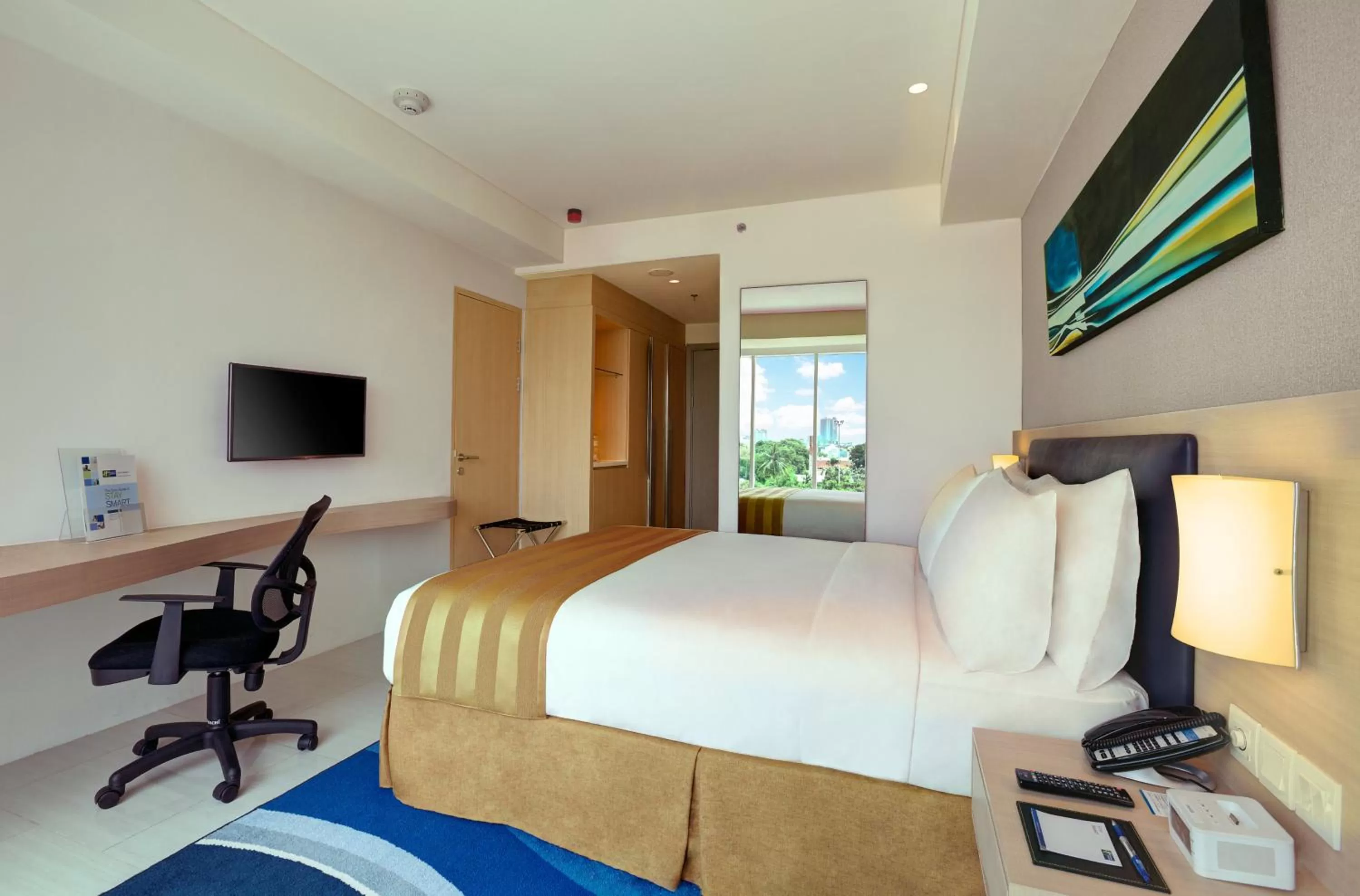 Photo of the whole room, Bed in Holiday Inn Express Jakarta International Expo by IHG