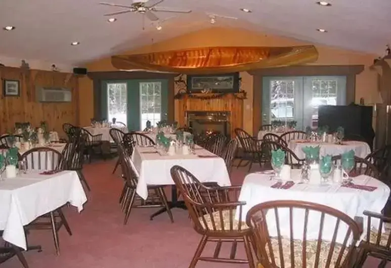 Restaurant/Places to Eat in Algonquin Lakeside Inn