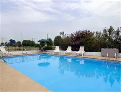 Swimming Pool in Days Inn by Wyndham Newport