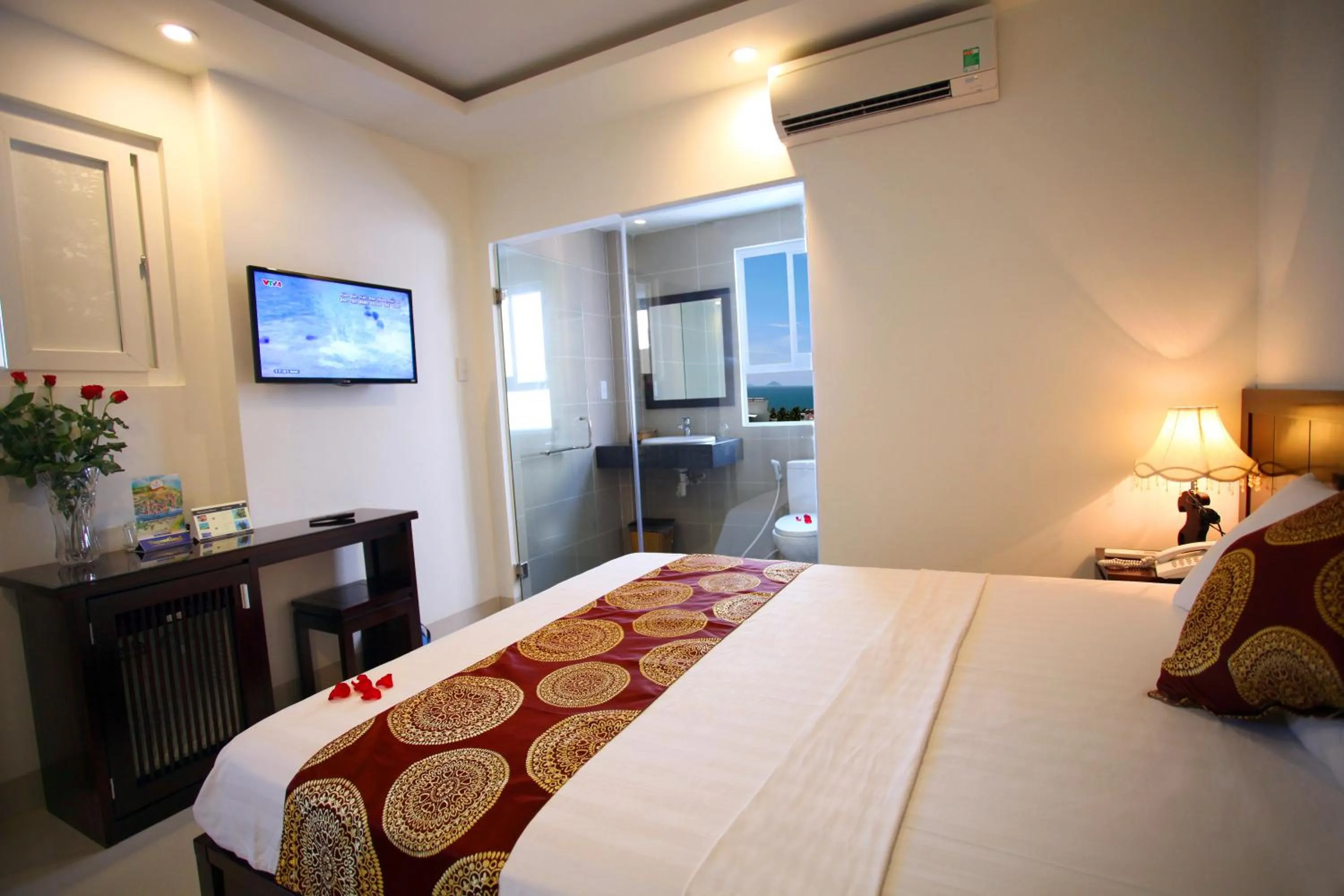 Bathroom, Bed in Azura Hotel