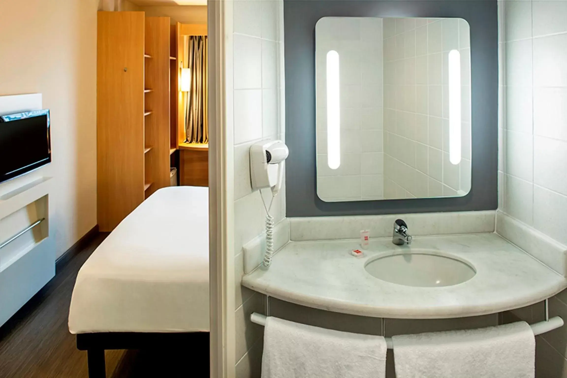 Bathroom in ibis Macae Bathroom in ibis Macae