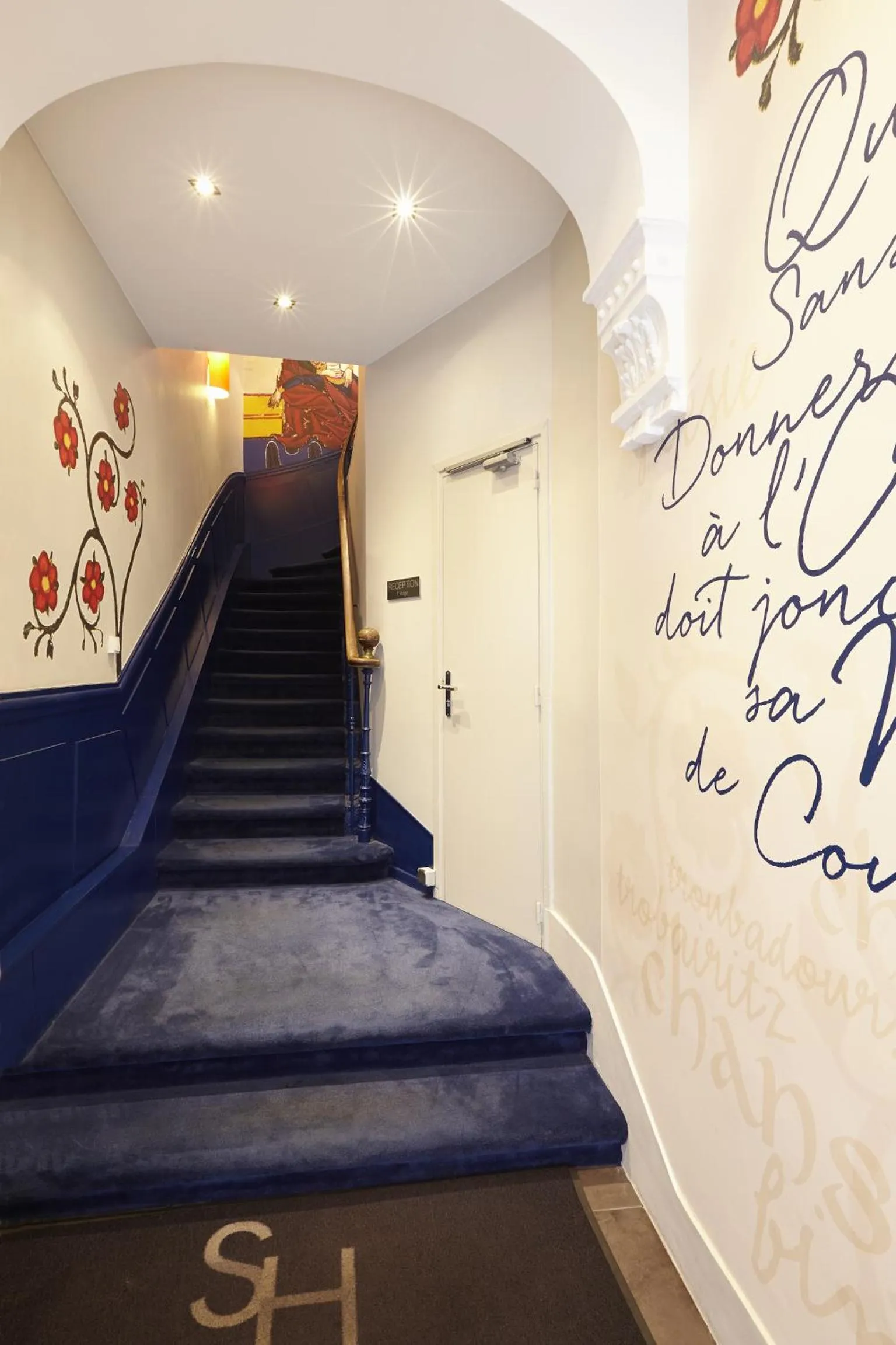 Lobby or reception in Hôtel St Sernin