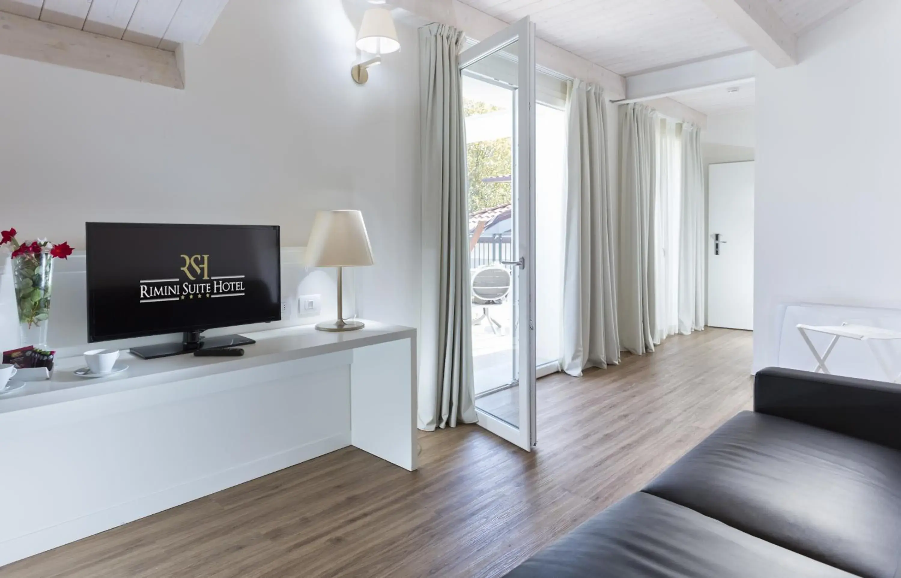 TV and multimedia, TV/Entertainment Center in Rimini Suite Hotel