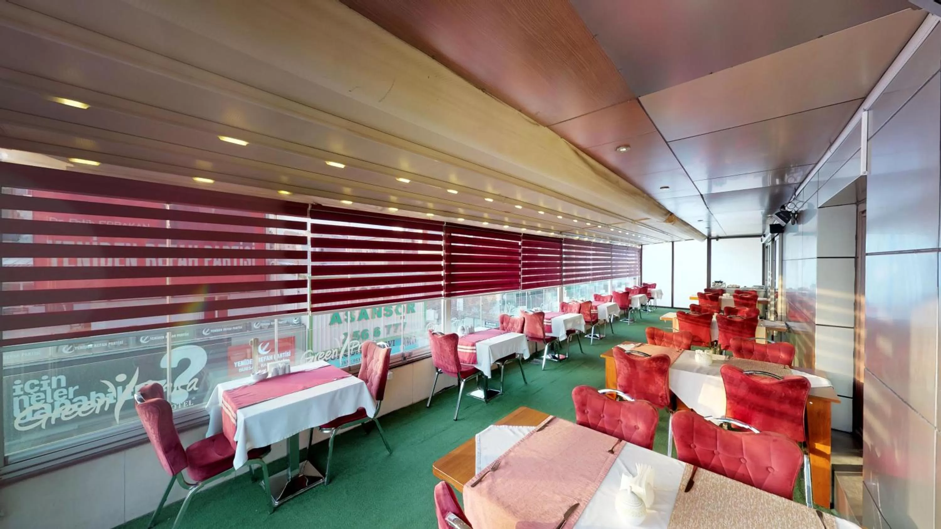 Restaurant/places to eat in Green Prusa Hotel