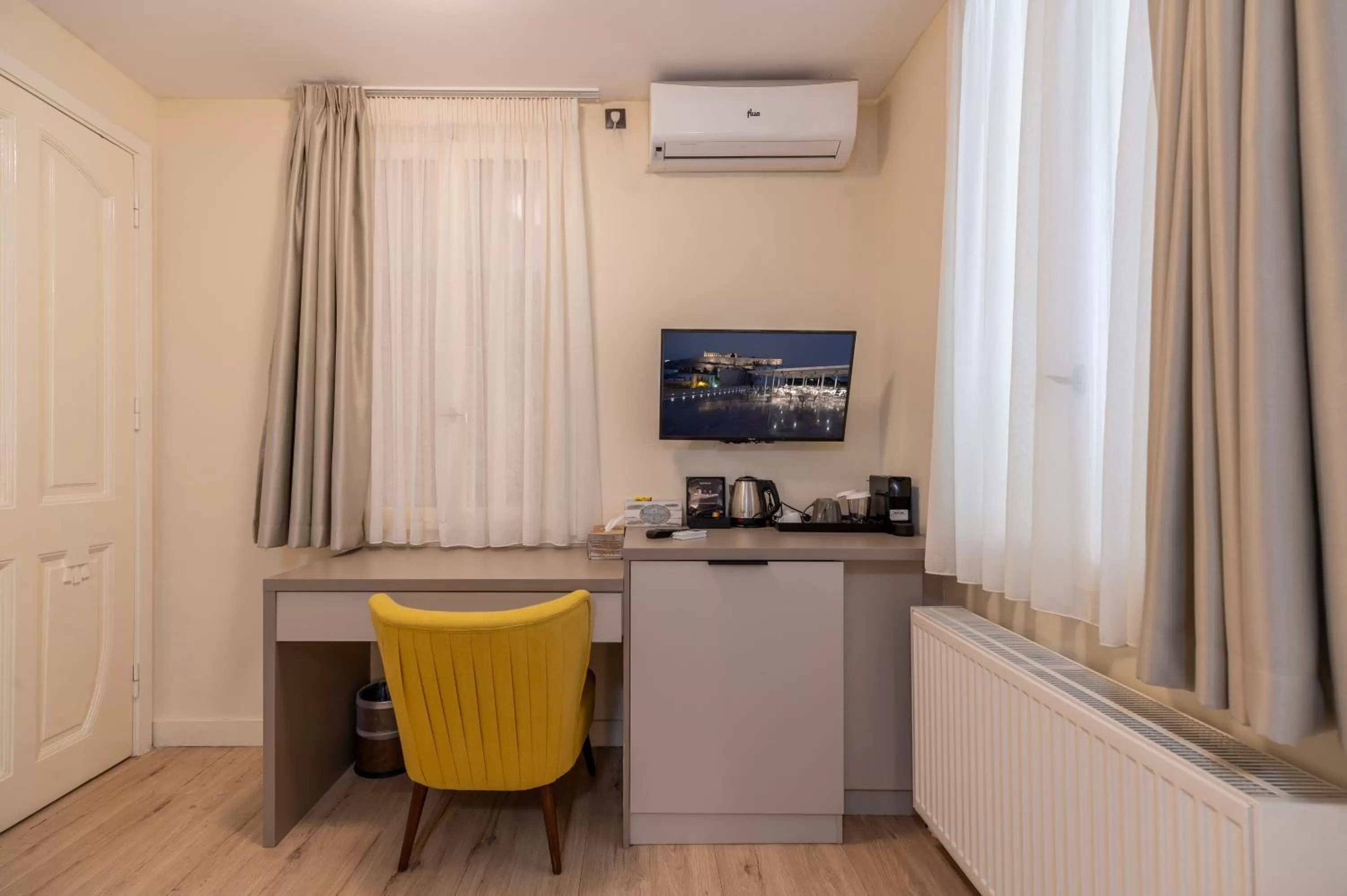 Photo of the whole room in Plaka Arch Suites