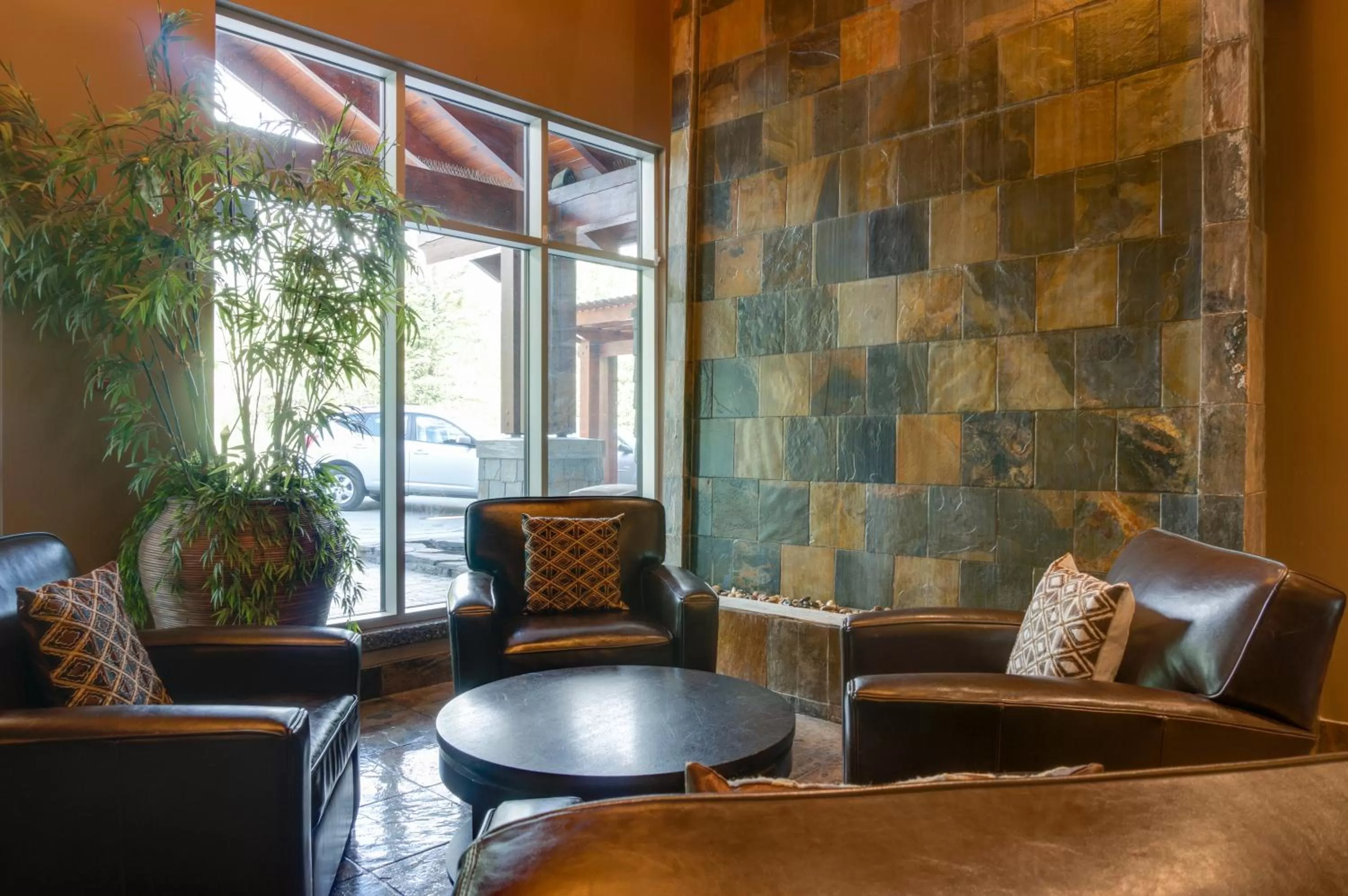 Communal lounge/ TV room in Silver Creek Lodge