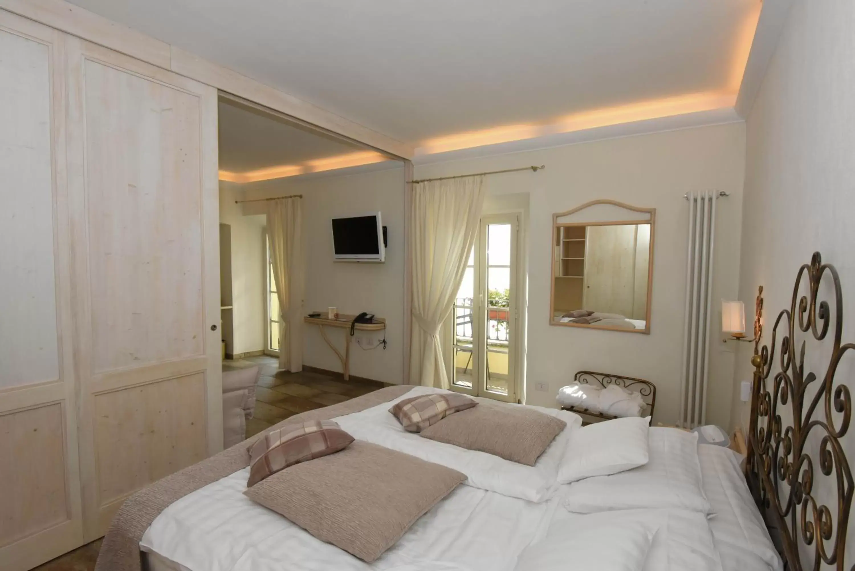 Photo of the whole room, Bed in Relais Villa Porta