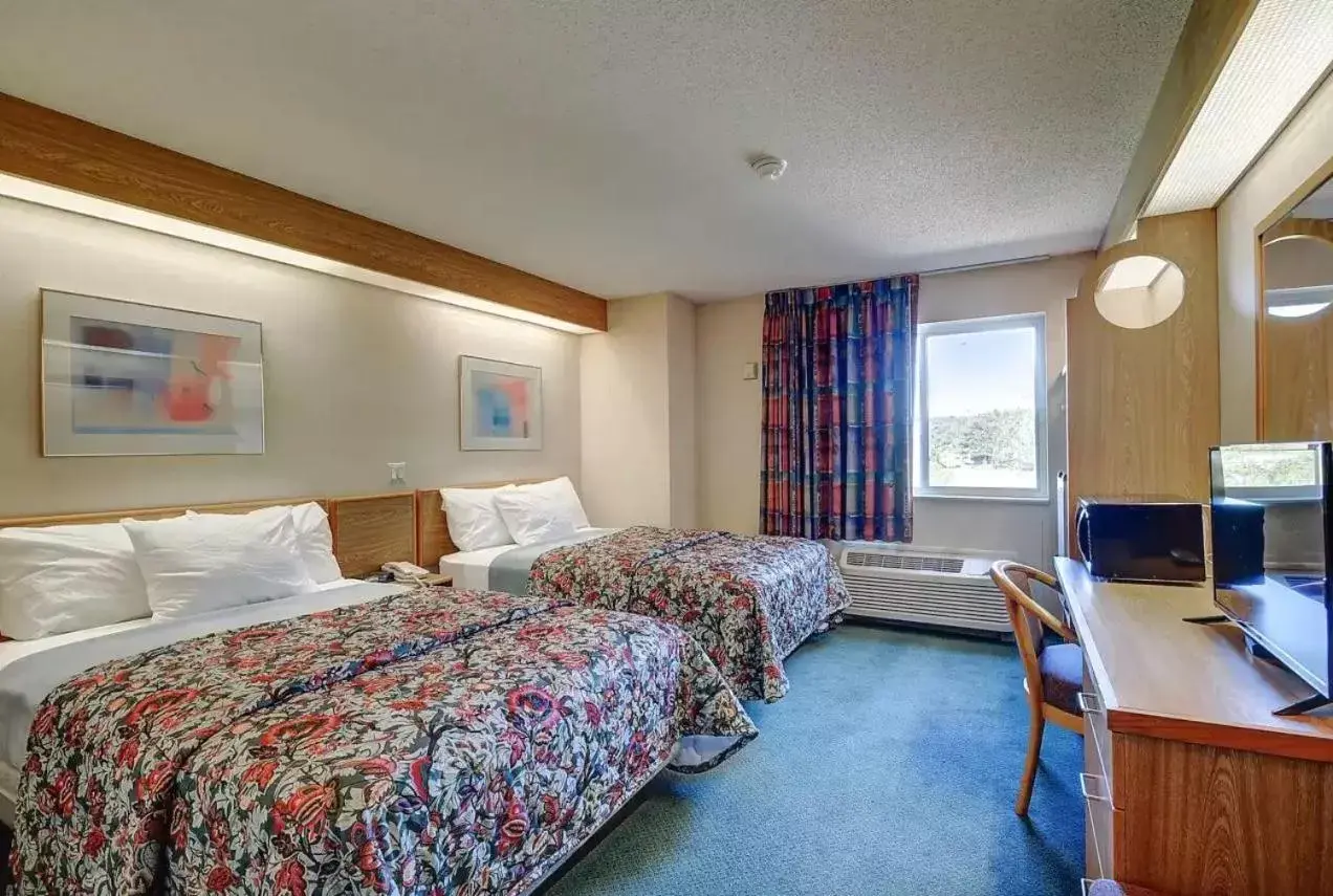 Double Room with Two Double Beds - Non-Smoking in Rodeway Inn Willington North