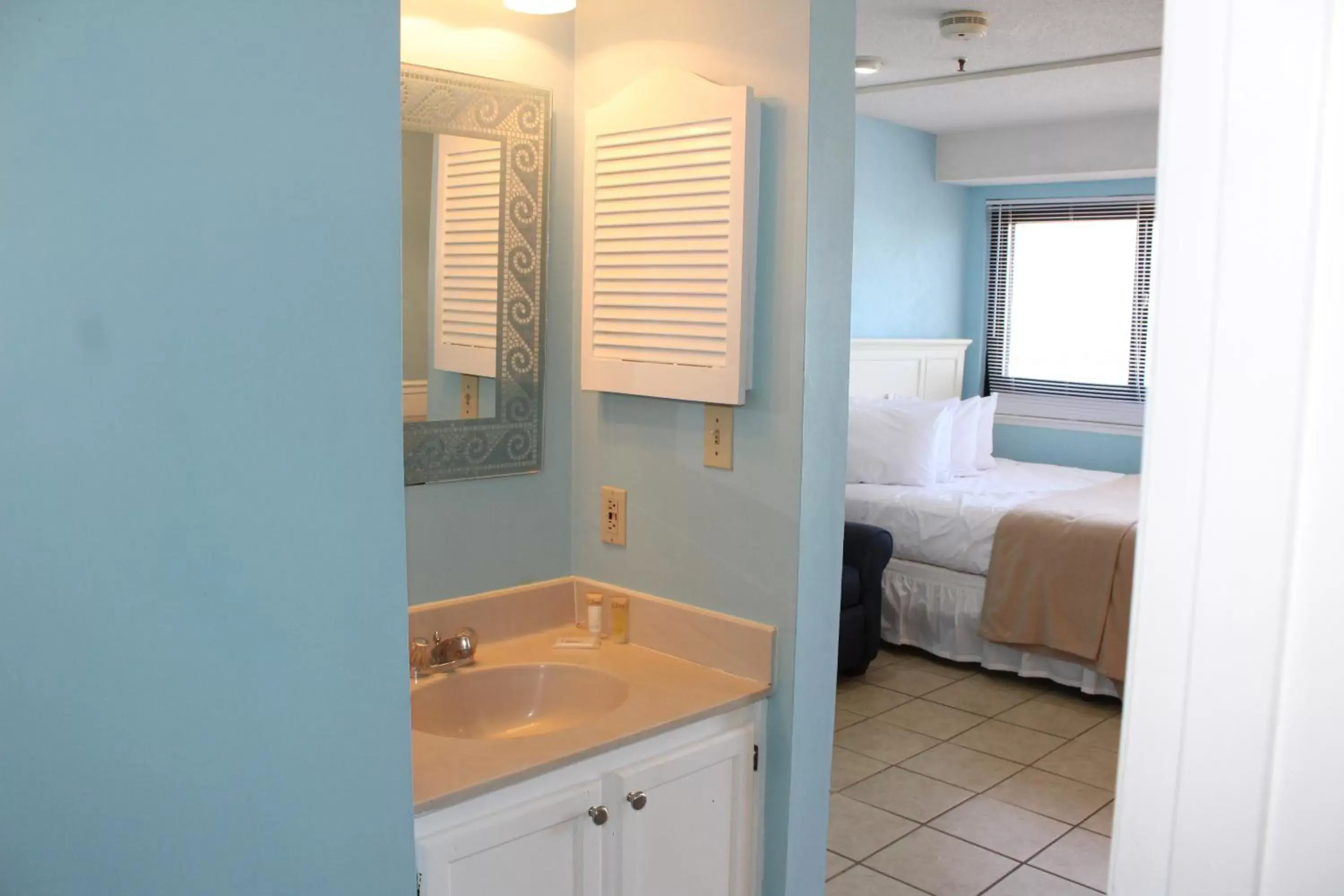 Bed, Bathroom in Myrtle Beach Resort