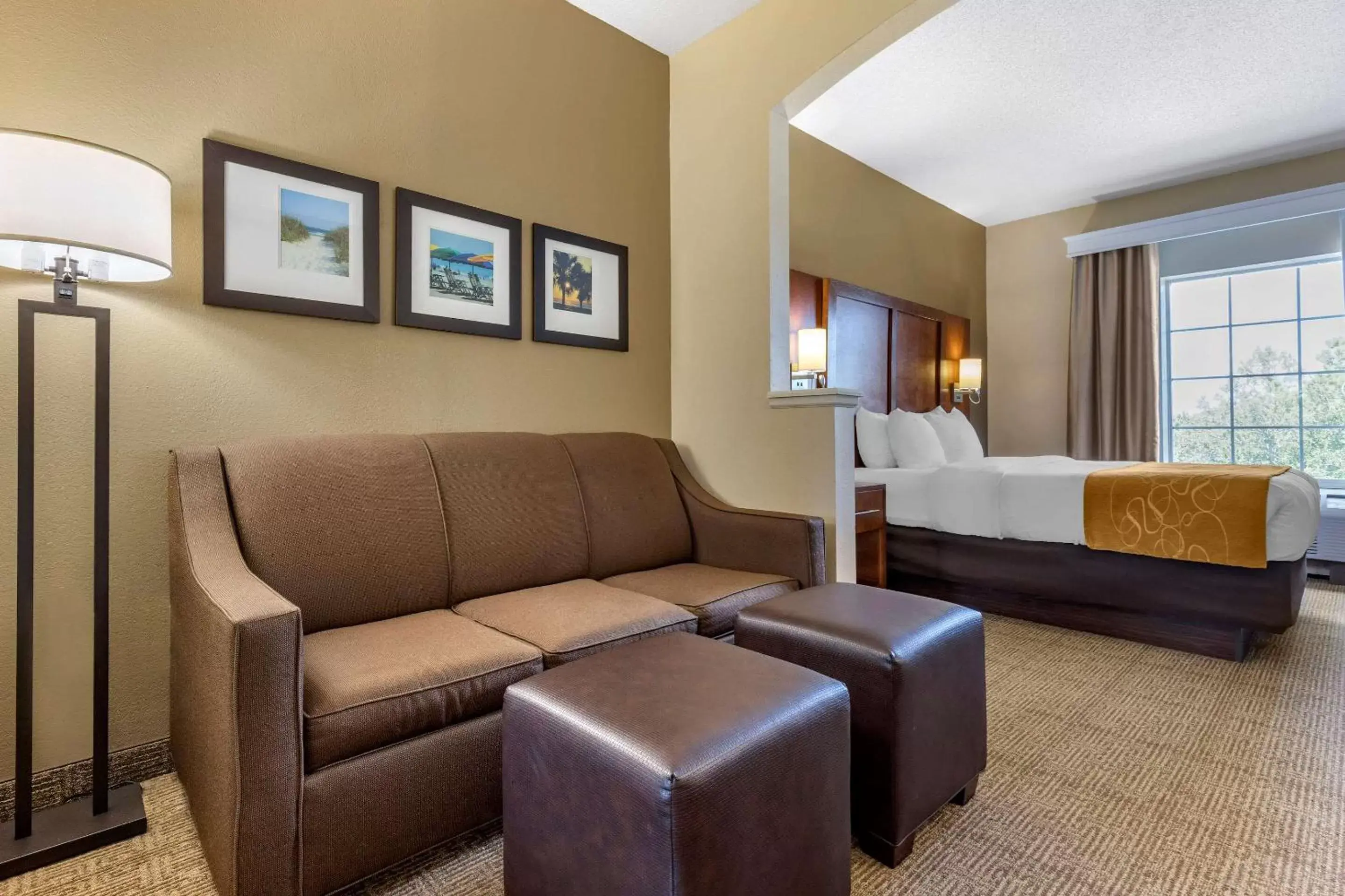 Bedroom, Seating Area in Comfort Suites Myrtle Beach Central