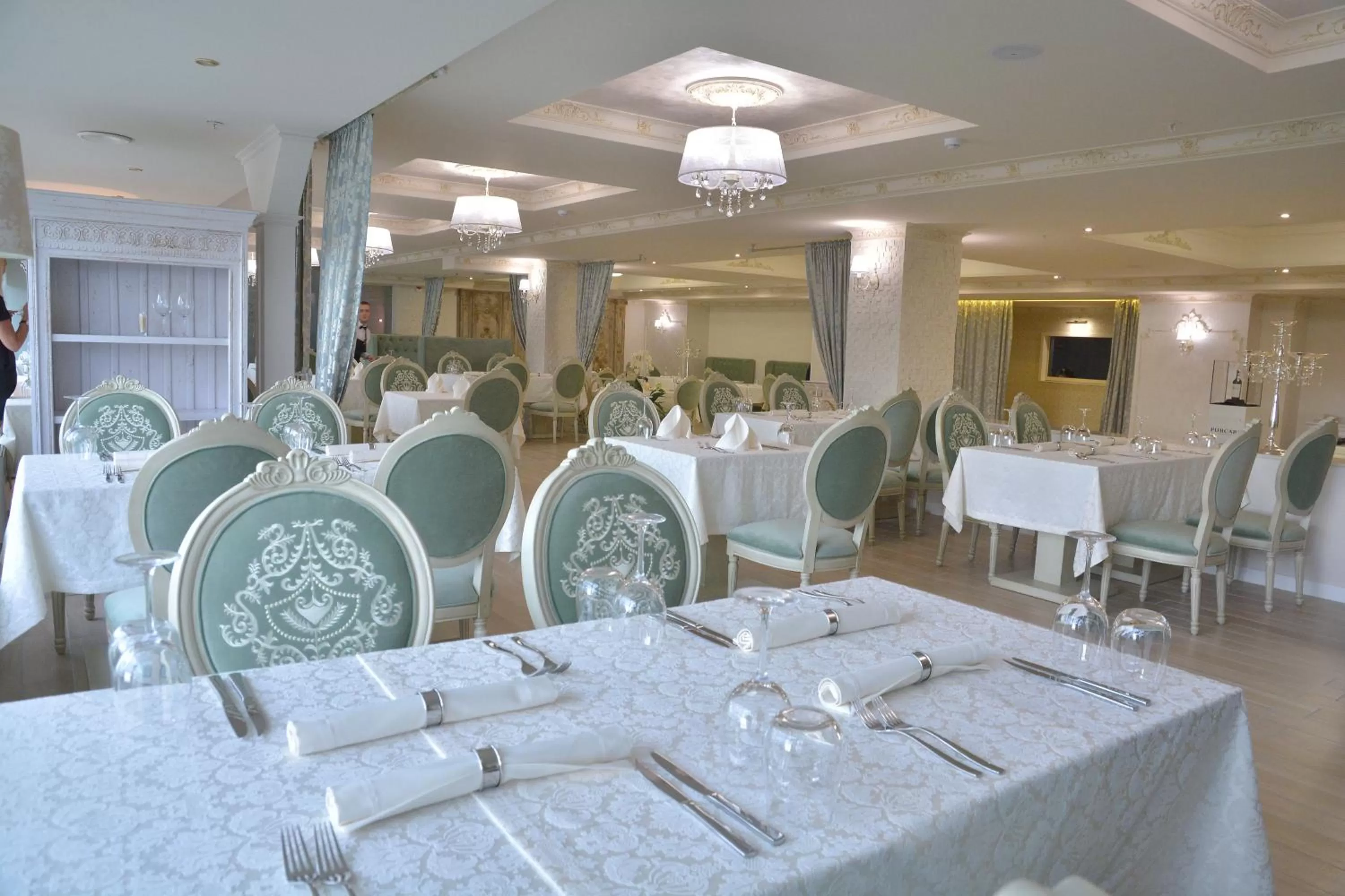 Restaurant/places to eat in Bristol Central Park Hotel