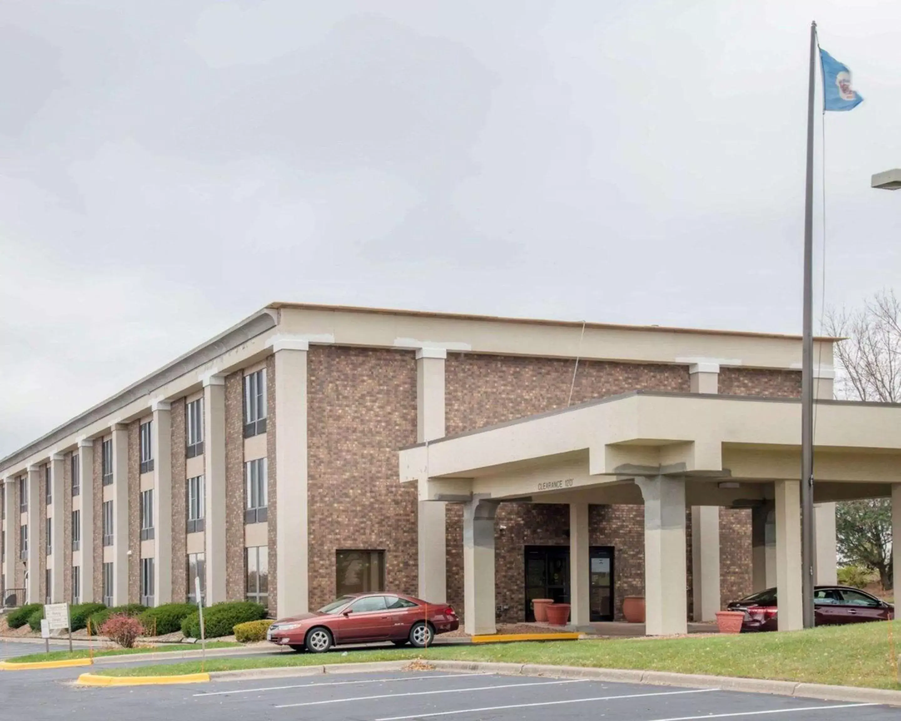 Property Building in Eden Prairie Hotel