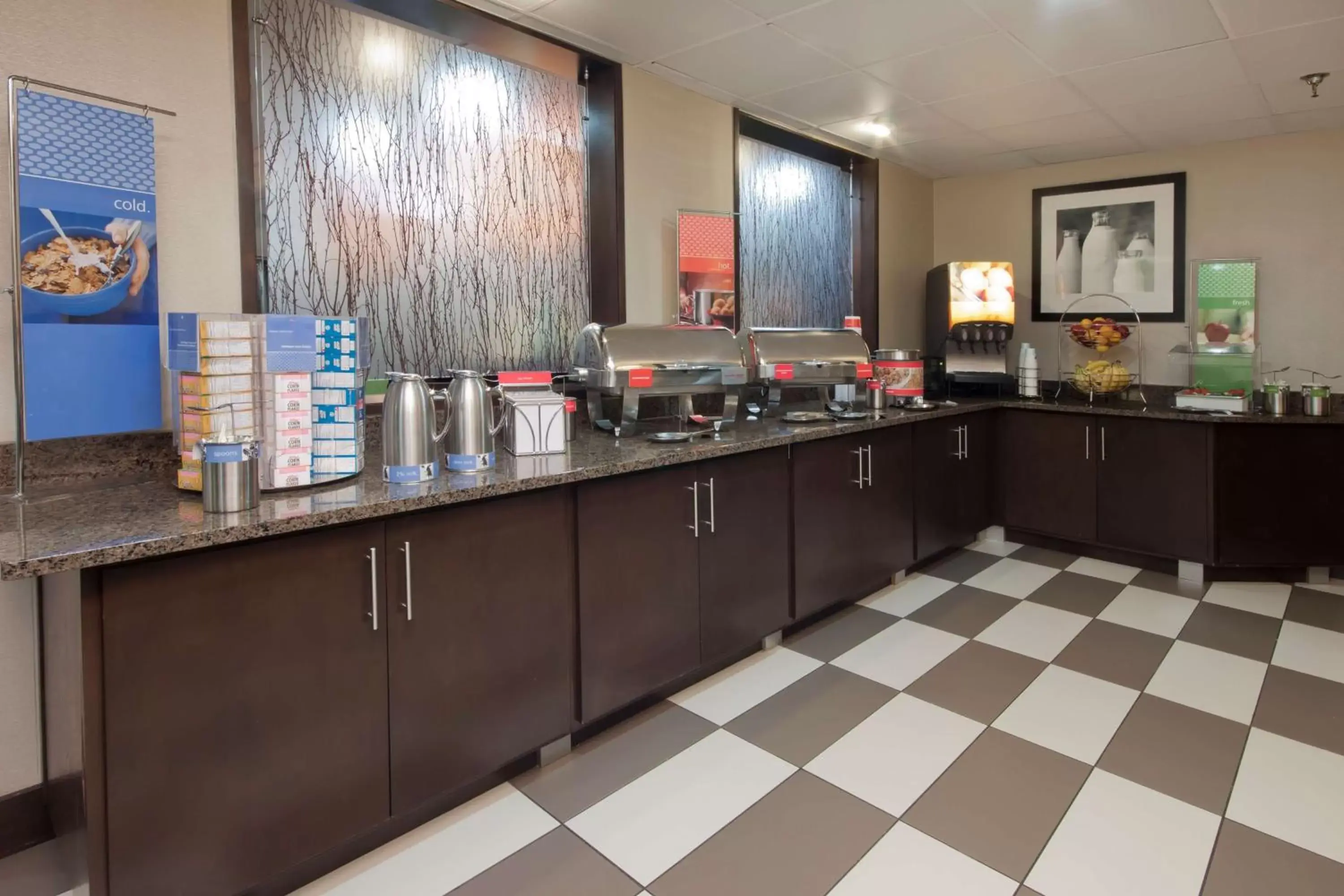 Dining area, Restaurant/Places to Eat in Hampton Inn Indianapolis Northeast/Castleton