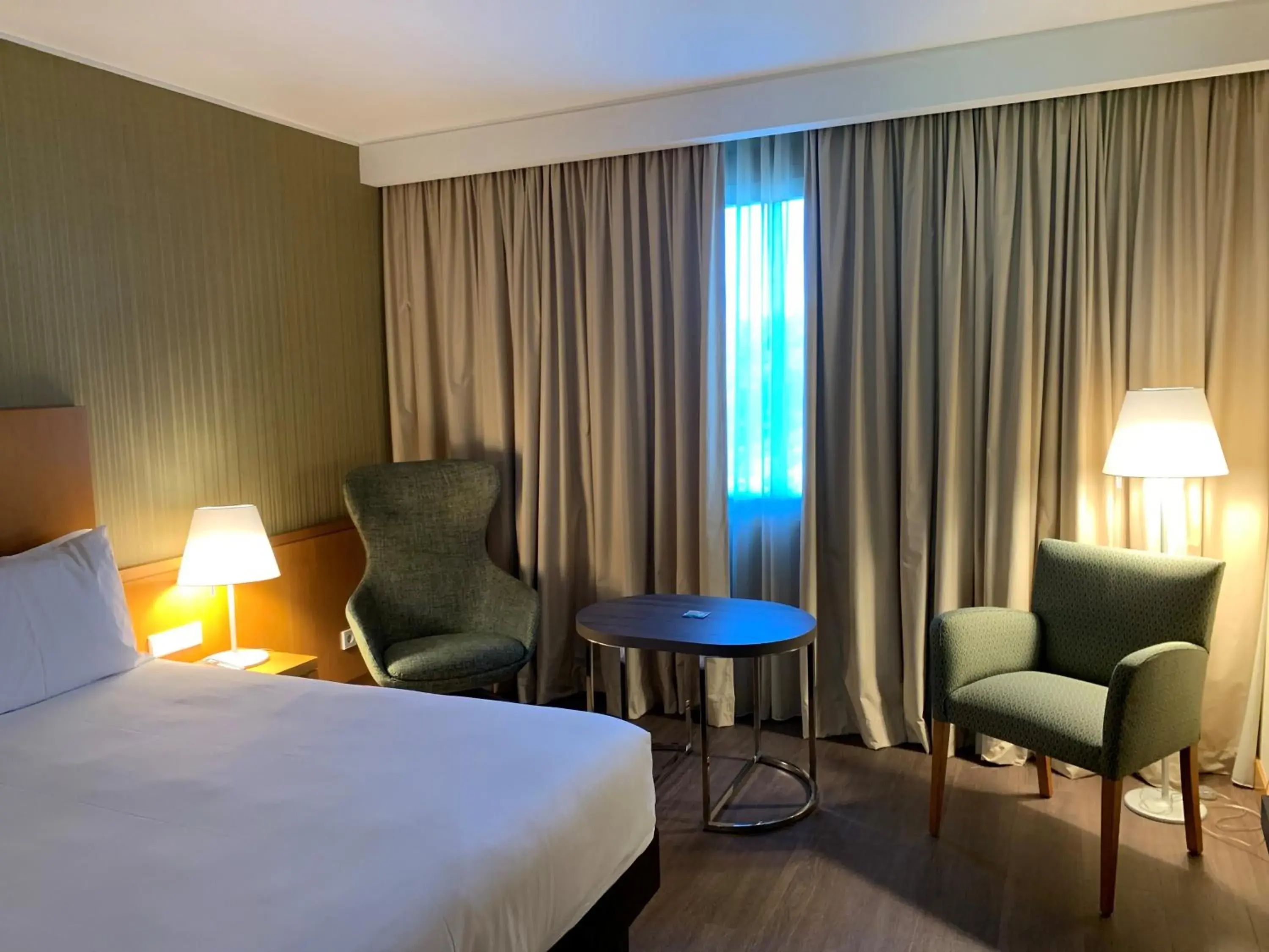 Bedroom, Seating Area in Hotel Mercure Porto Gaia