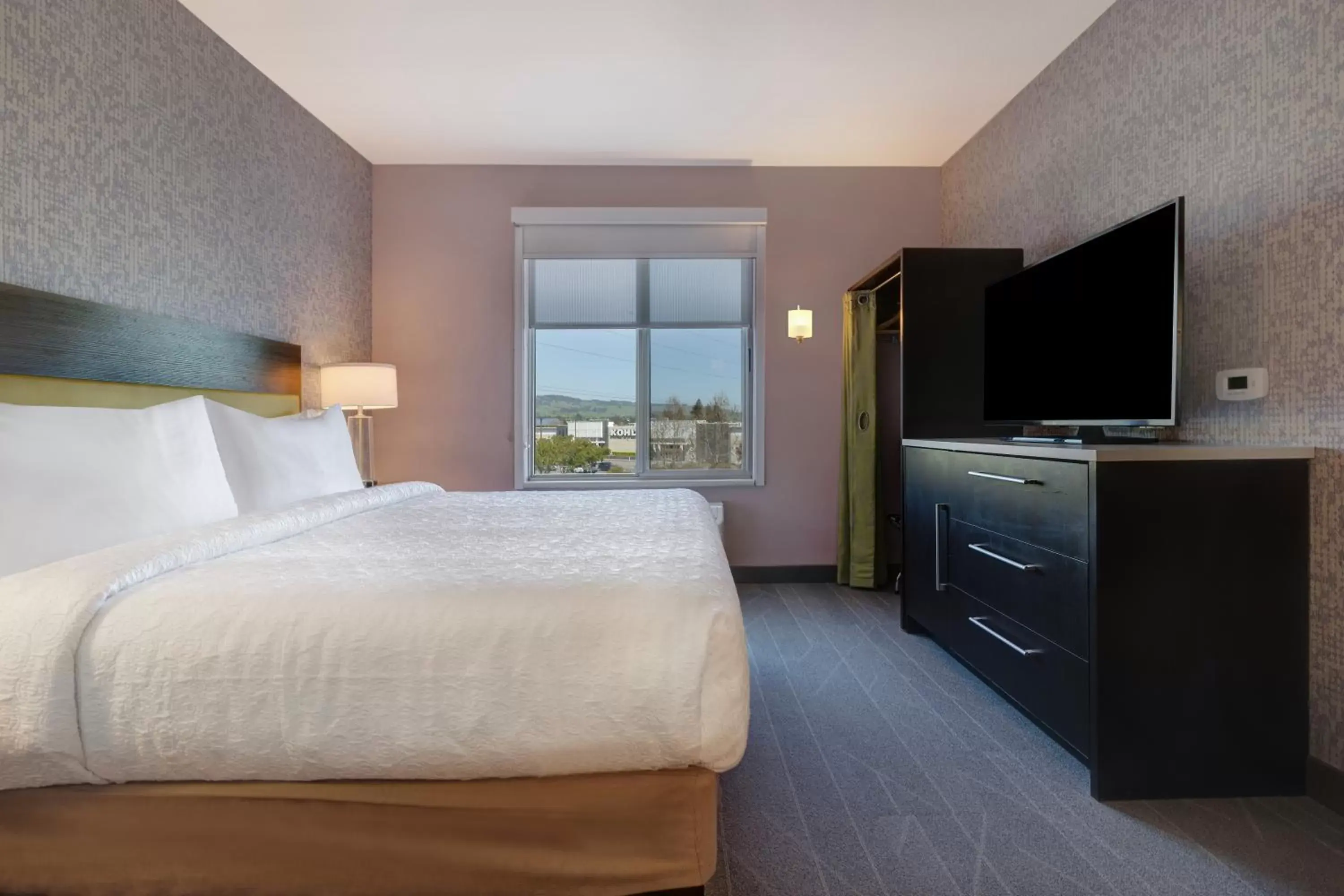 Bed in Home2 Suites By Hilton Petaluma