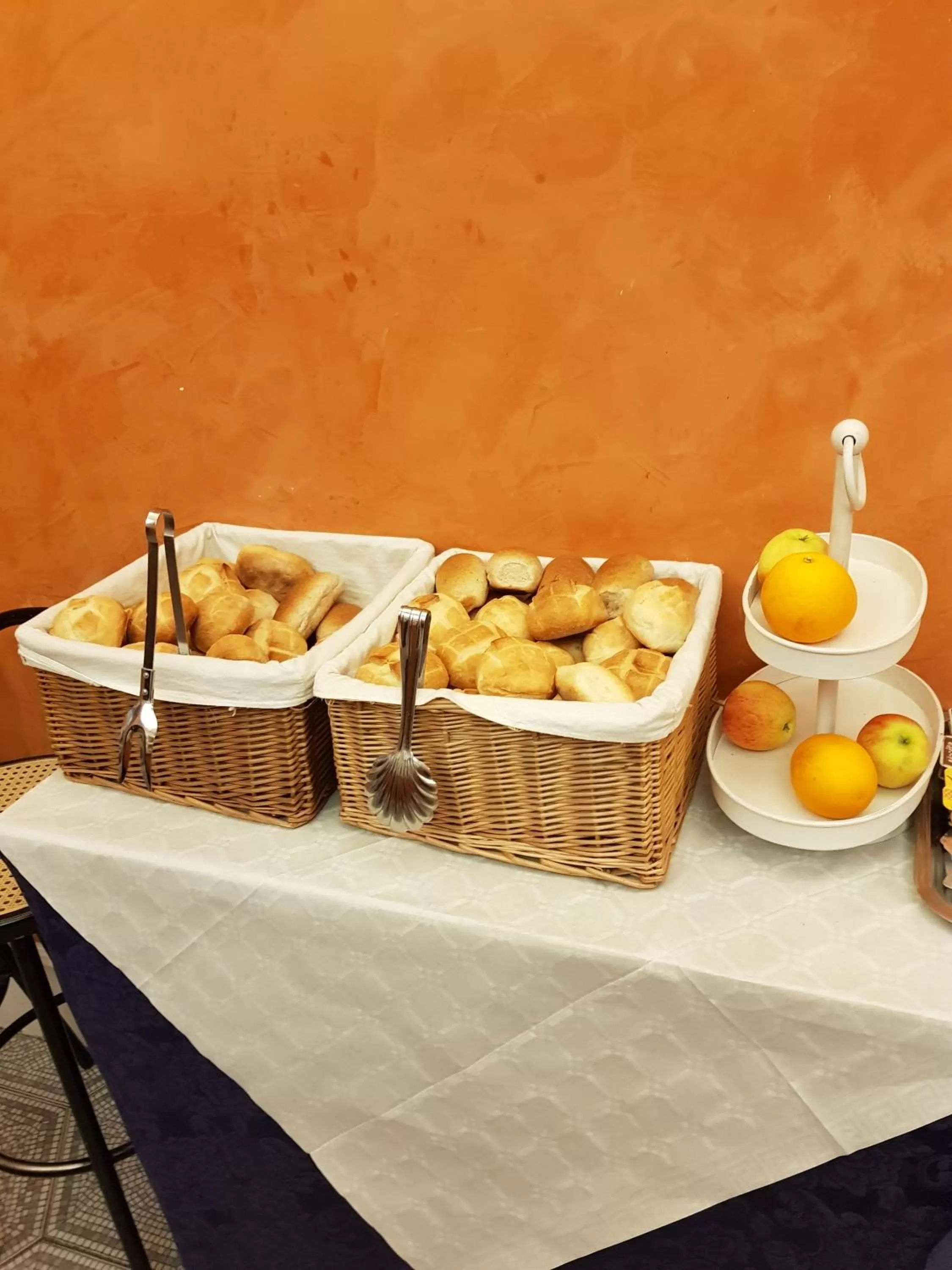 Food and drinks in Hotel Kennedy