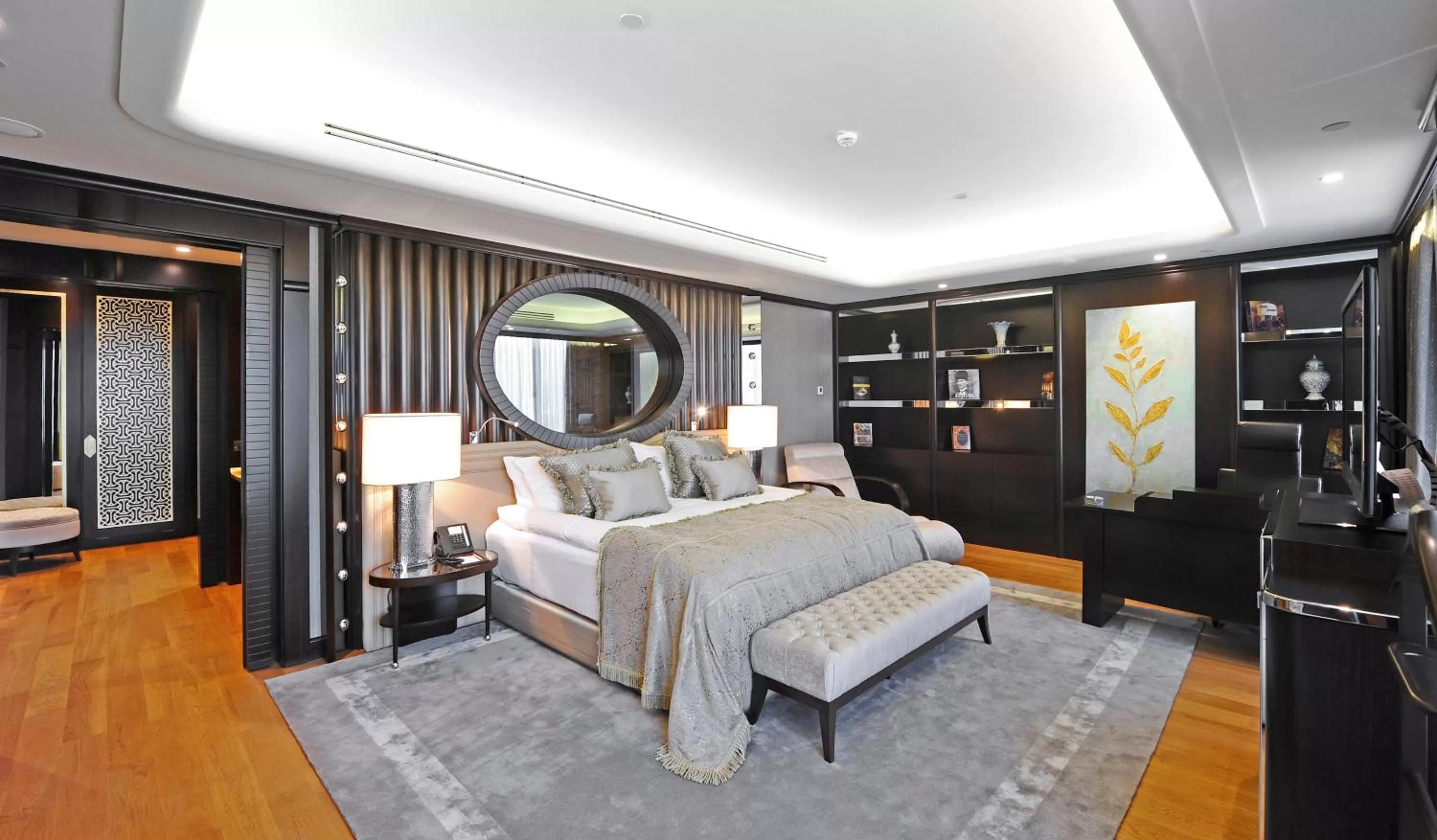 Photo of the whole room, Bed in Crowne Plaza Bursa Convention Center & Thermal Spa by IHG