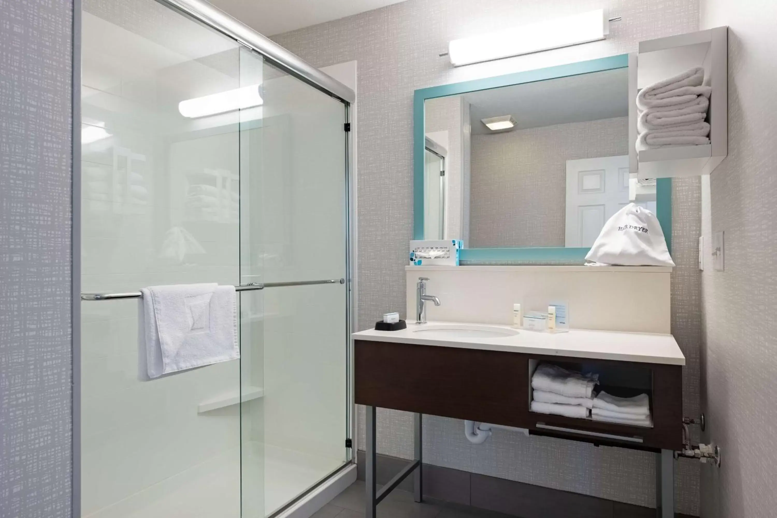 Bathroom in Hampton Inn & Suites Salt Lake City Airport